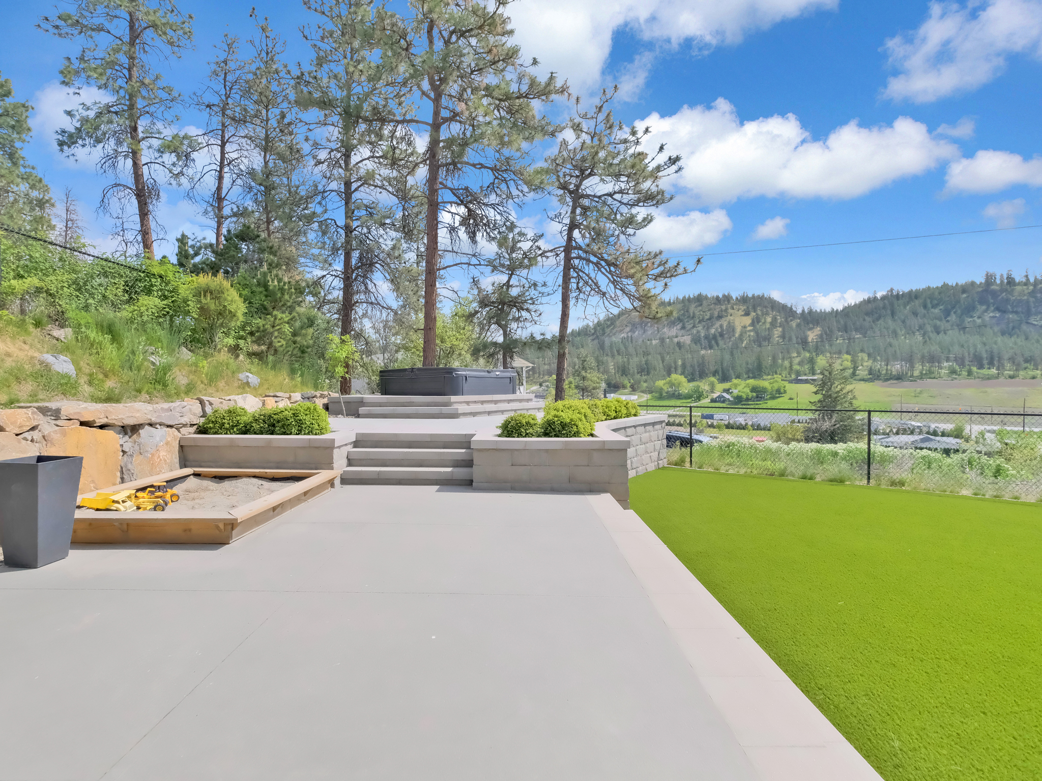 2044 Begbie Road Kelowna V1V 2X3