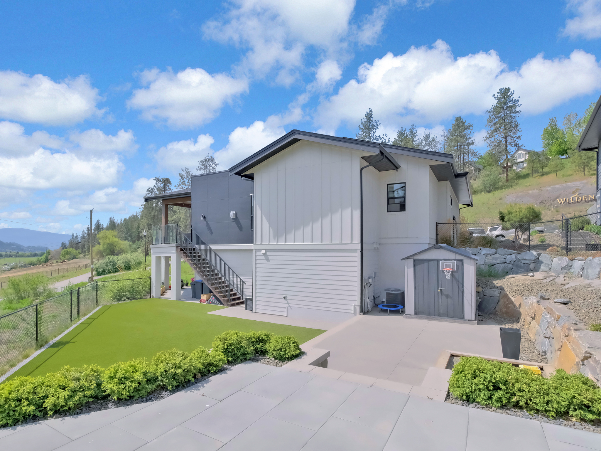 2044 Begbie Road Kelowna V1V 2X3