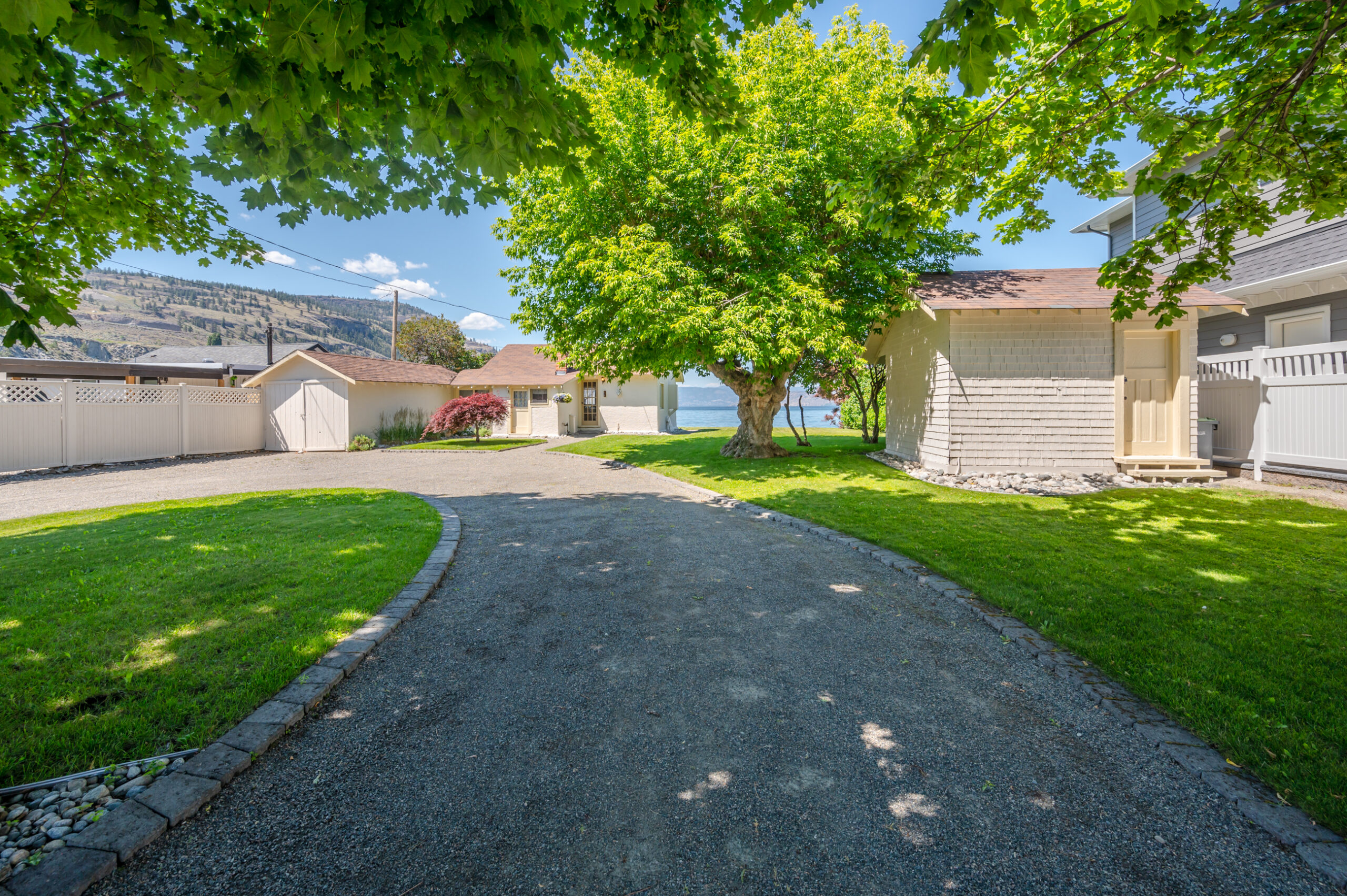 19235 Lakeshore Drive N Summerland V0H 1Z6