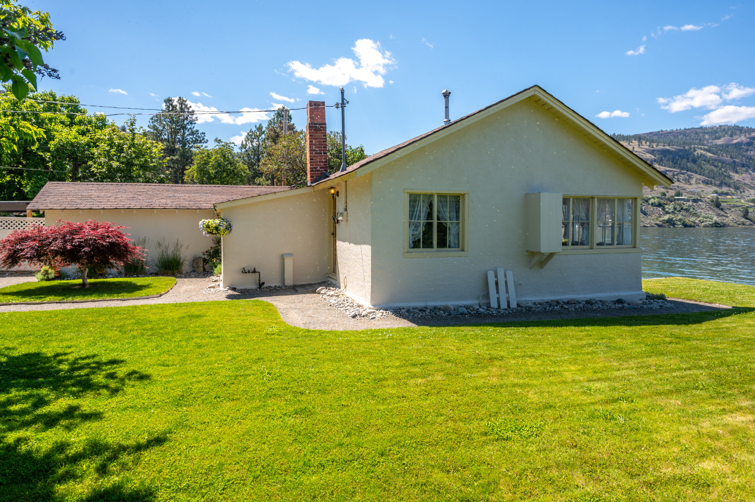 19235 Lakeshore Drive N Summerland V0H 1Z6