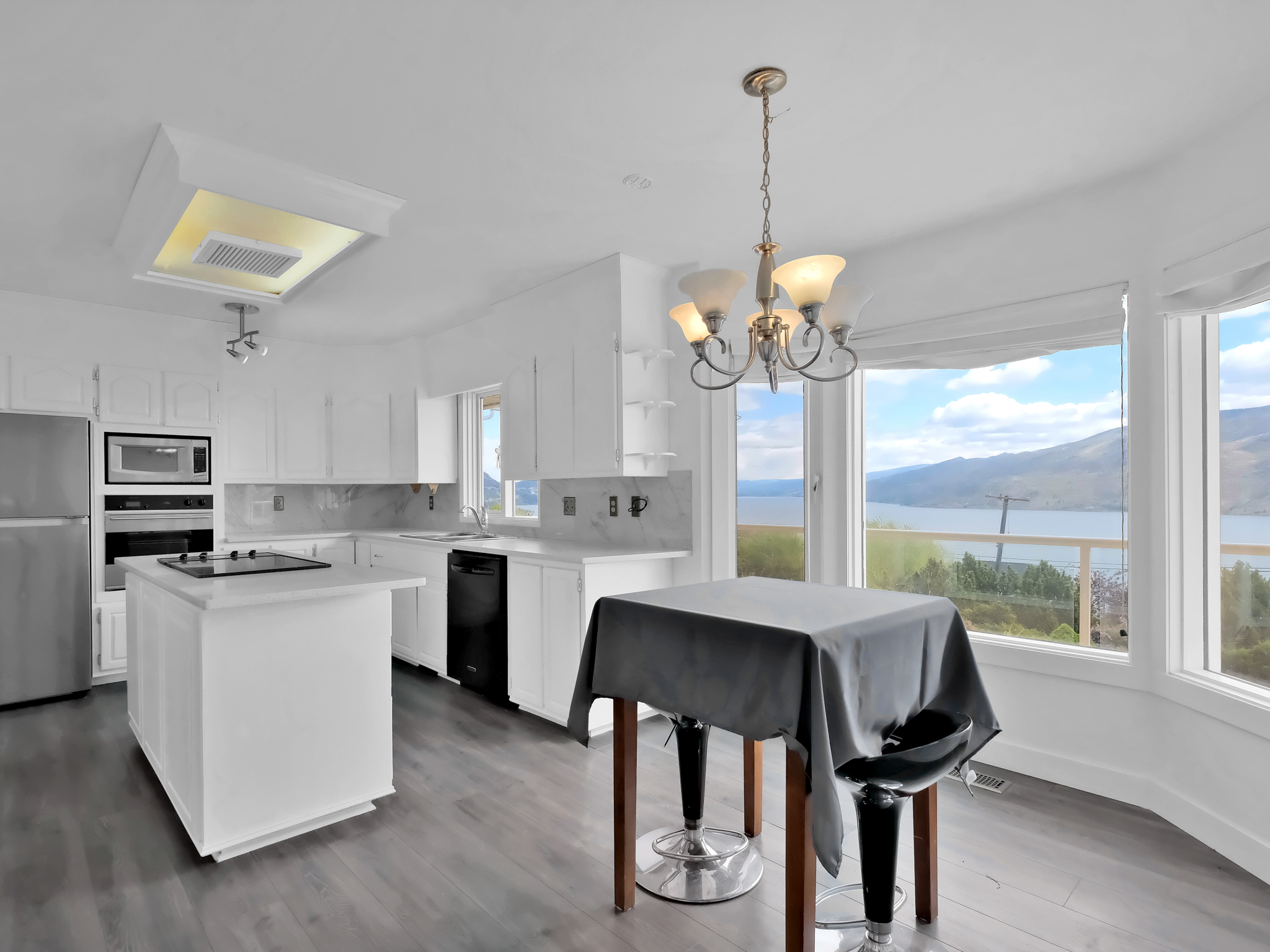 6085 Beatrice Road Peachland V0H 1X4