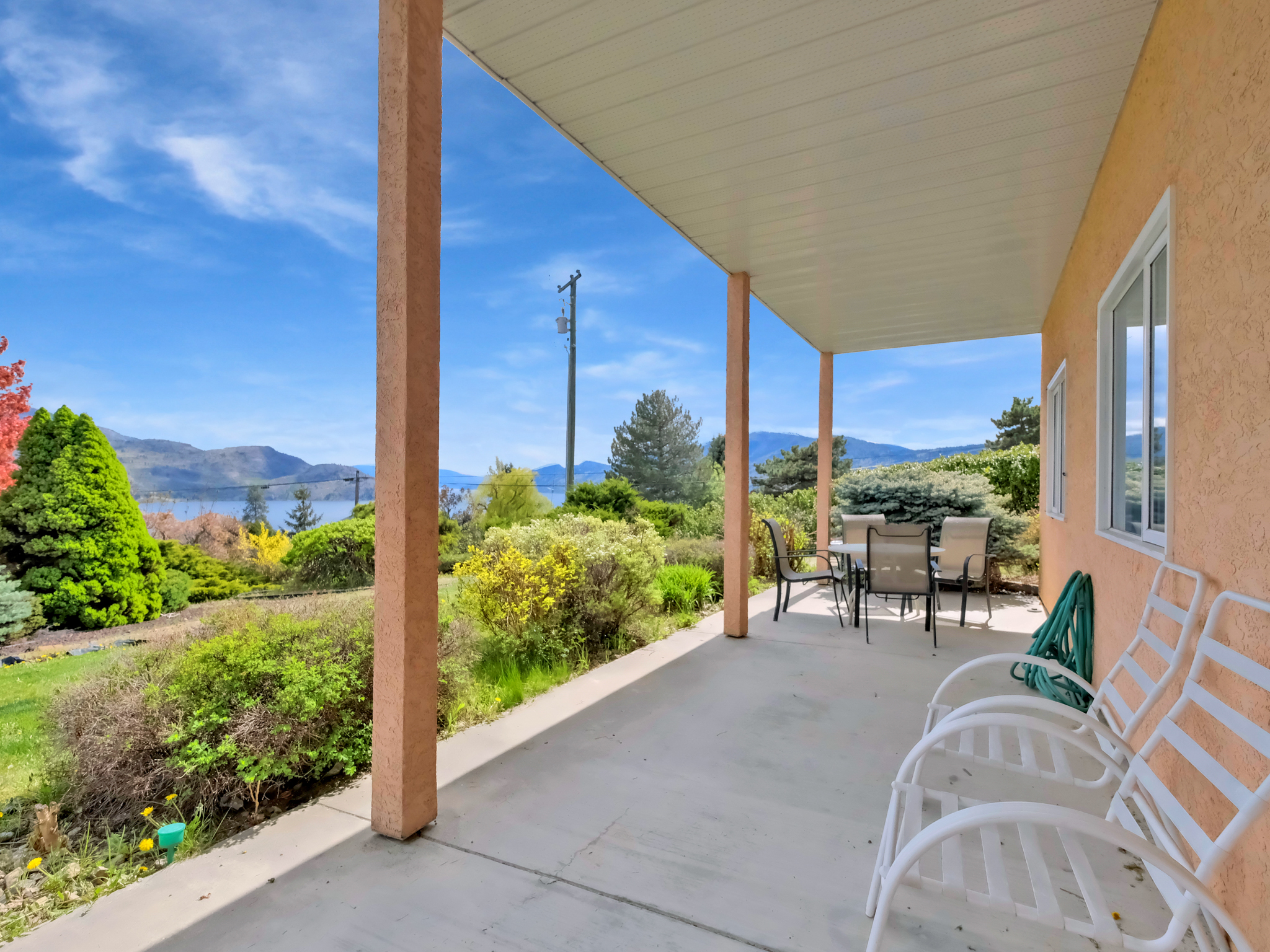 6085 Beatrice Road Peachland V0H 1X4