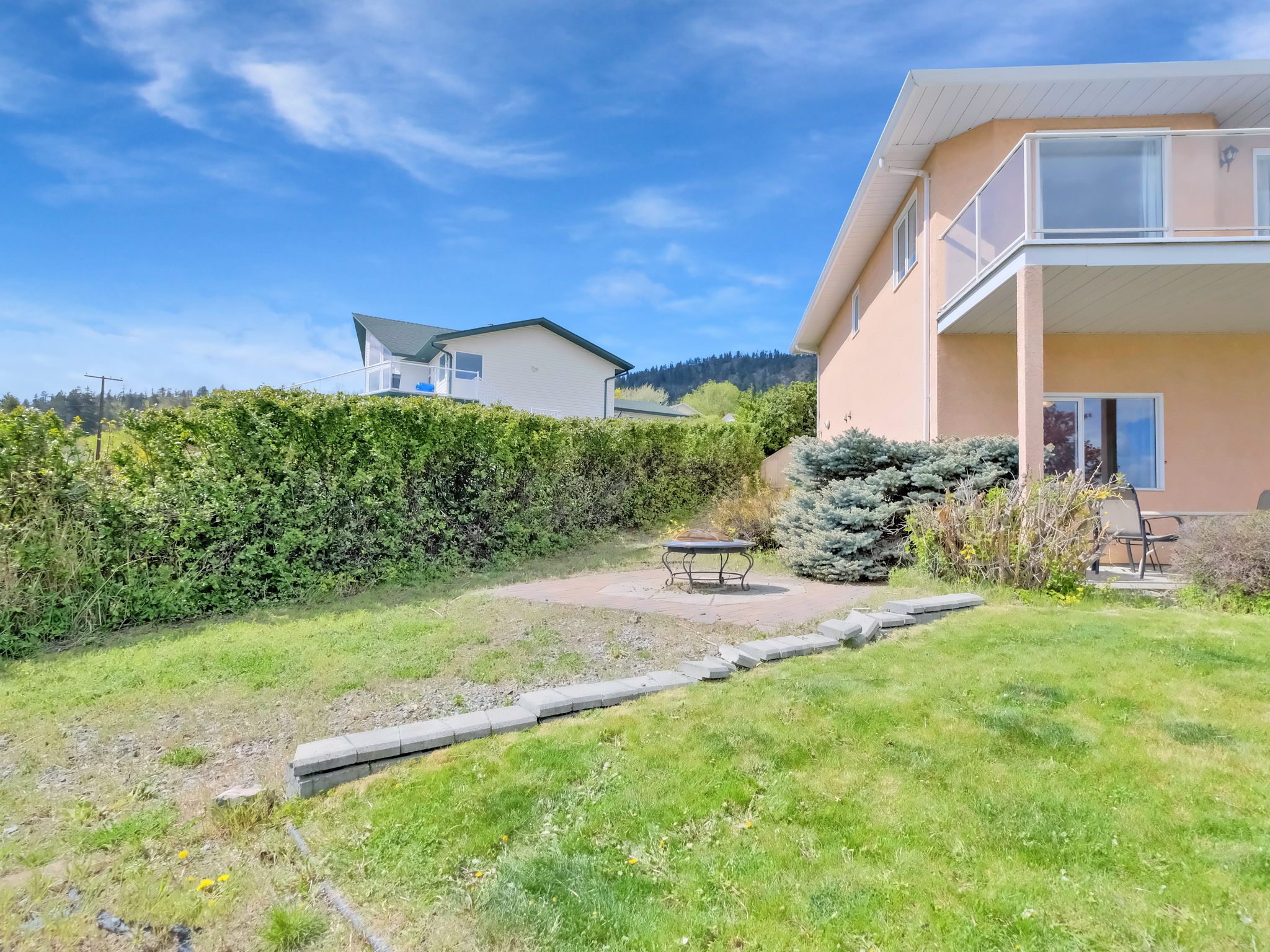 6085 Beatrice Road Peachland V0H 1X4