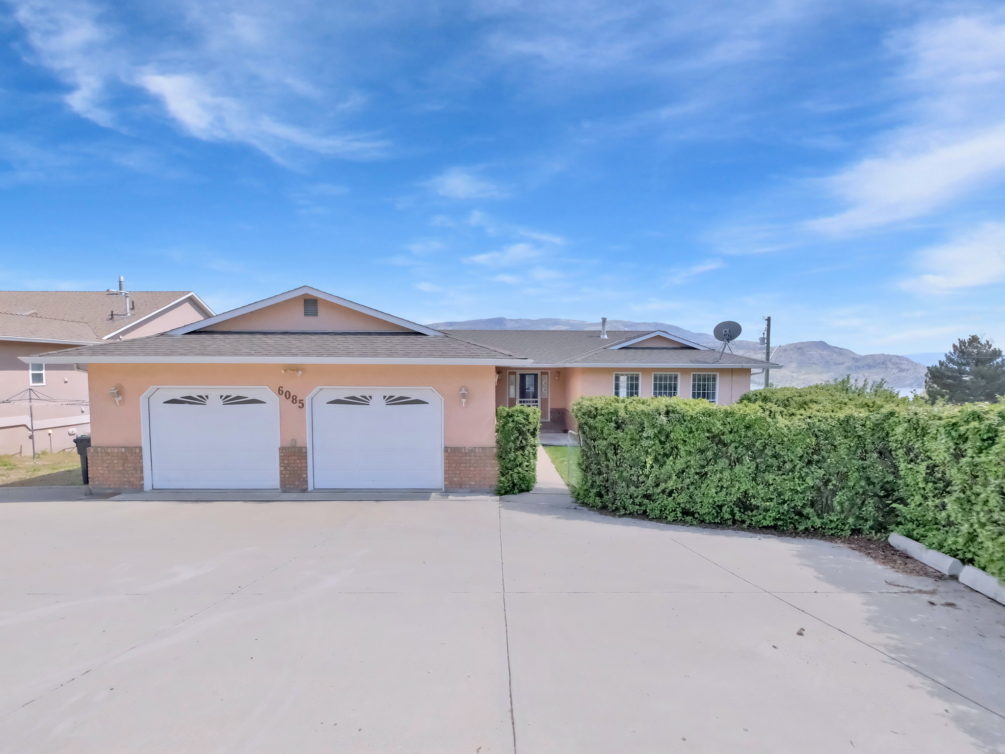 6085 Beatrice Road Peachland V0H 1X4