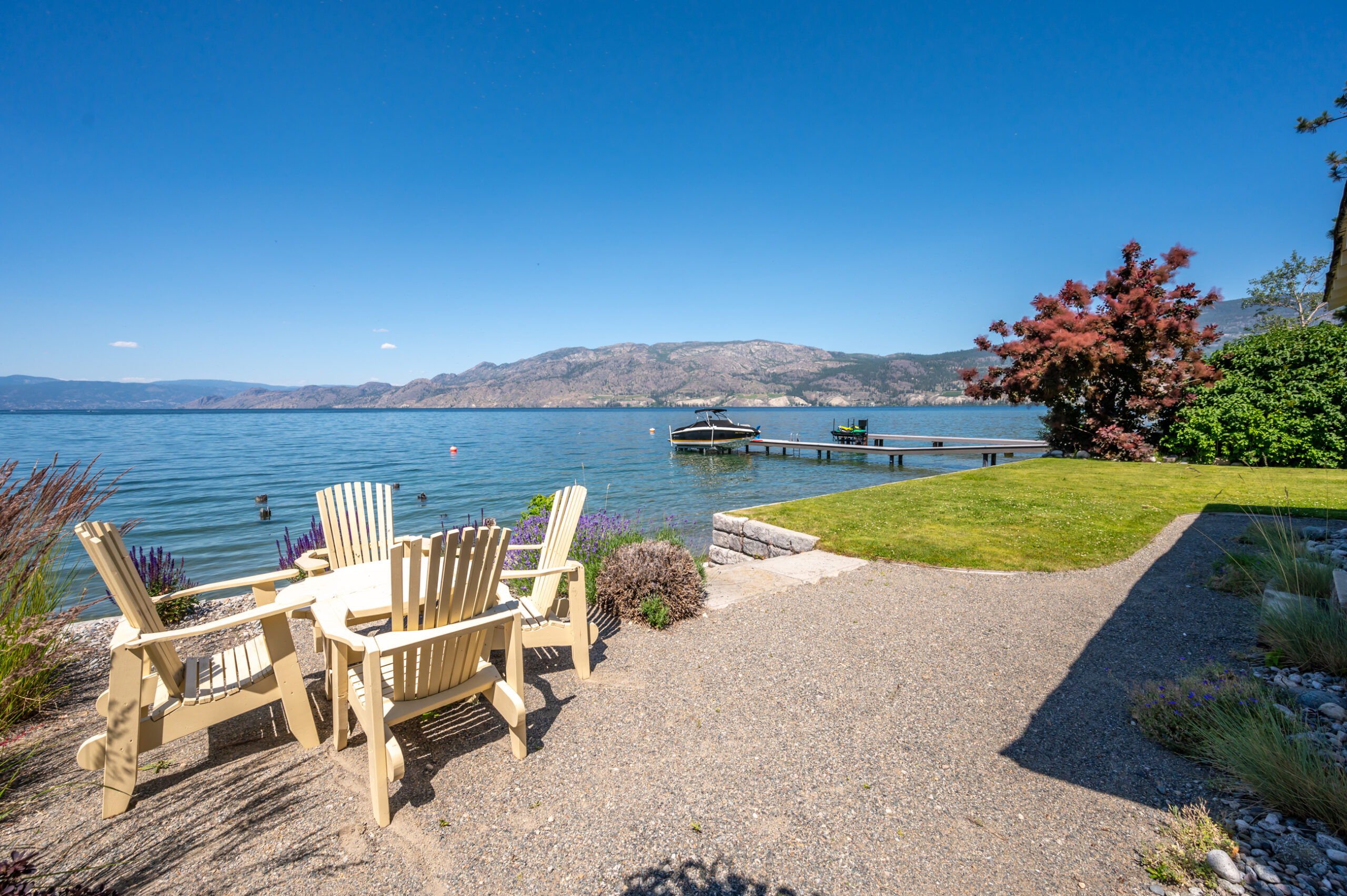 19235 Lakeshore Drive N Summerland V0H 1Z6
