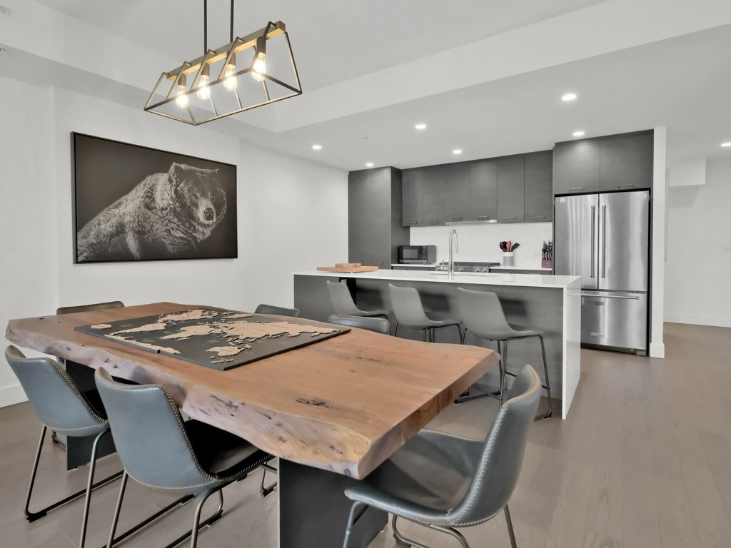 1191 Sunset Drive 401 Kelowna V1Y 9Z5