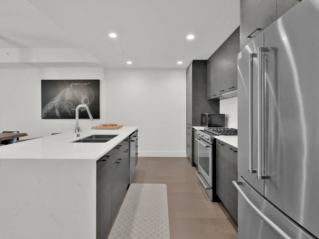 1191 Sunset Drive 401 Kelowna V1Y 9Z5