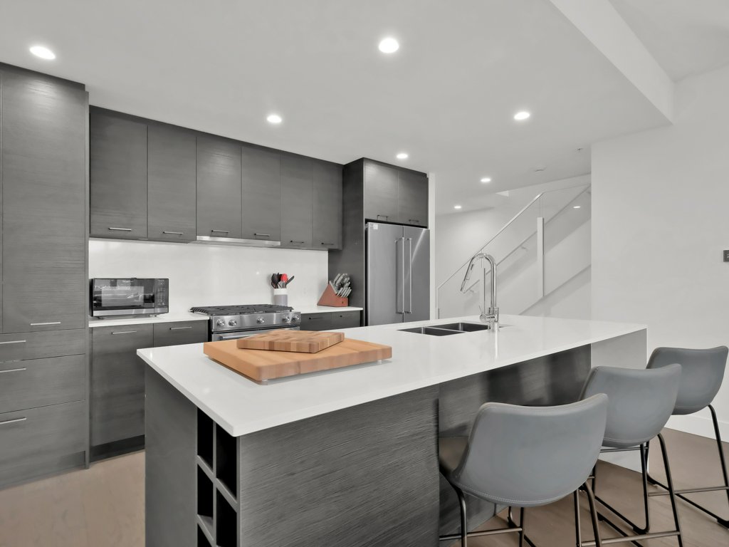 1191 Sunset Drive 401 Kelowna V1Y 9Z5