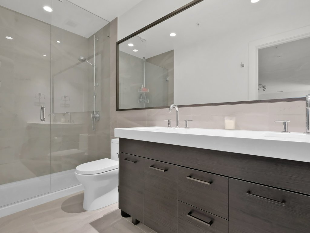 1191 Sunset Drive 401 Kelowna V1Y 9Z5