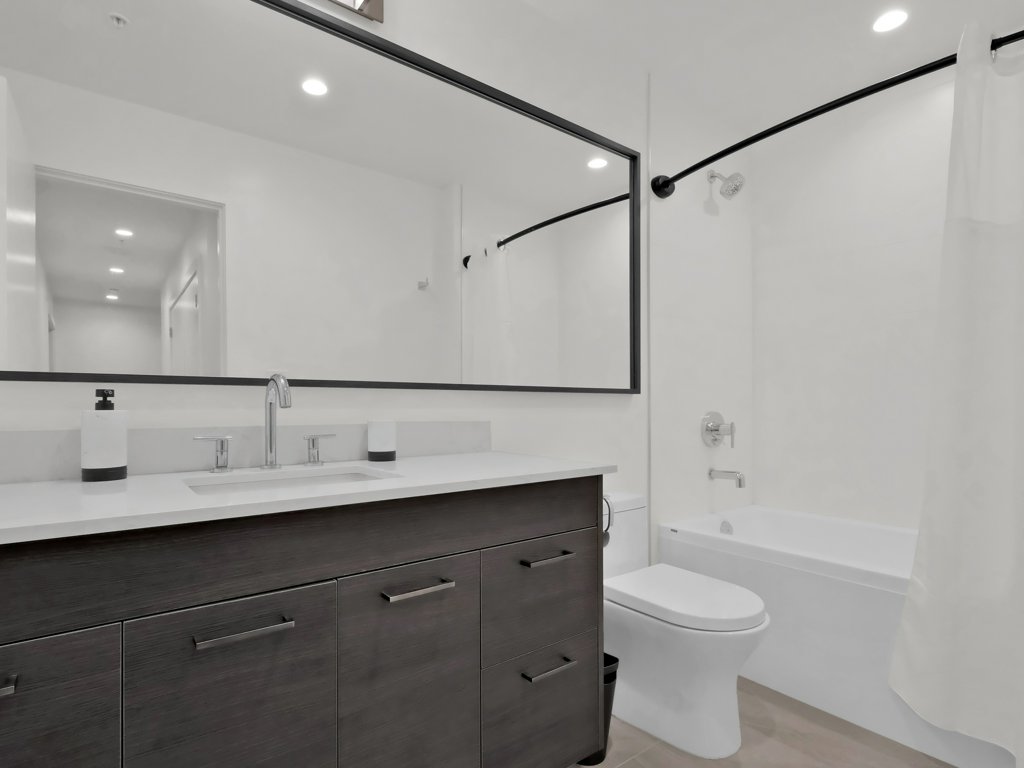 1191 Sunset Drive 401 Kelowna V1Y 9Z5