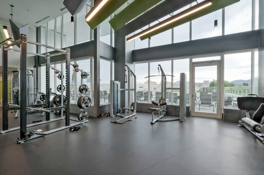 1191 Sunset Drive 401 Kelowna V1Y 9Z5