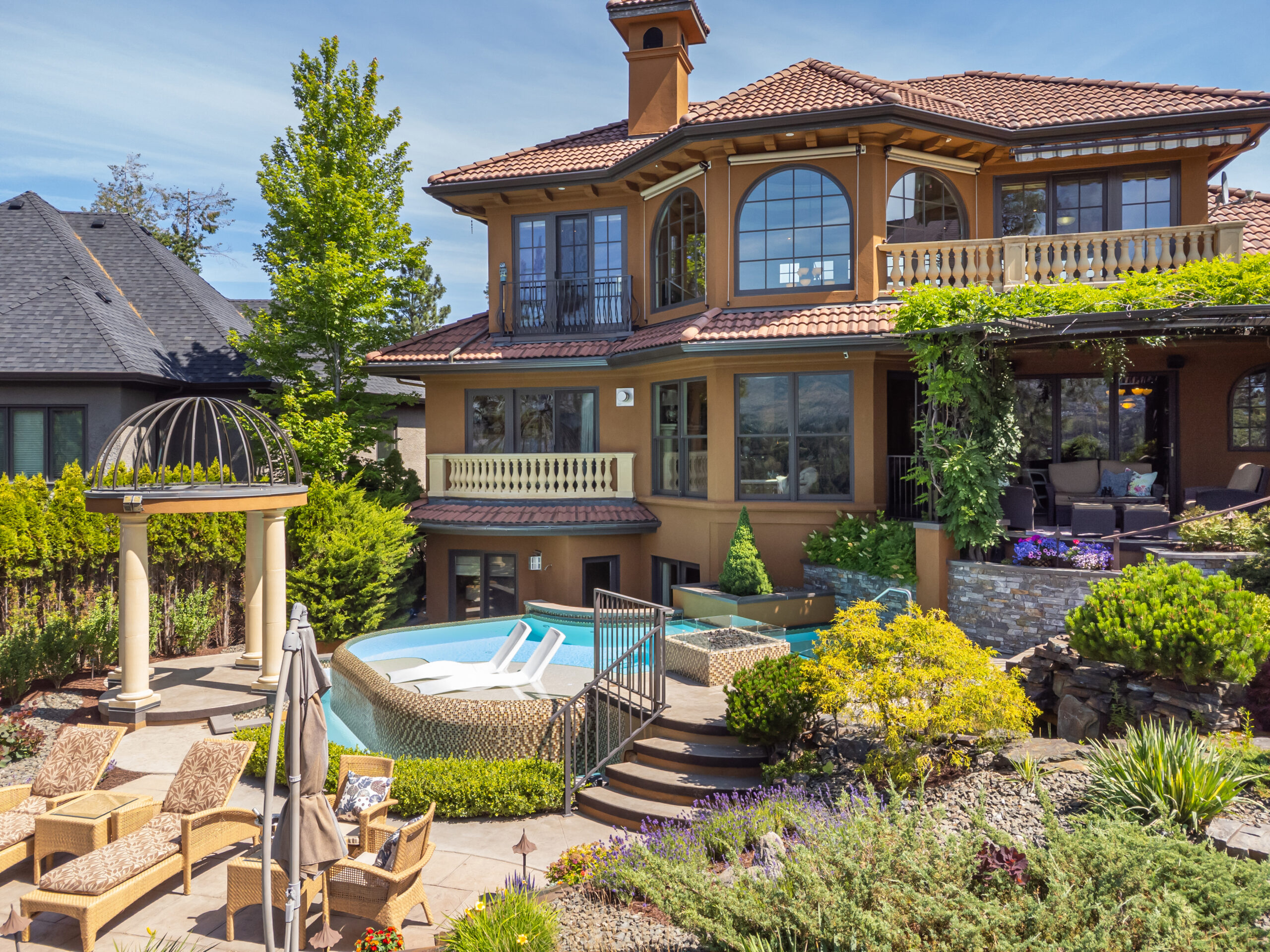 983 Westpoint Drive Kelowna V1W 4Z9