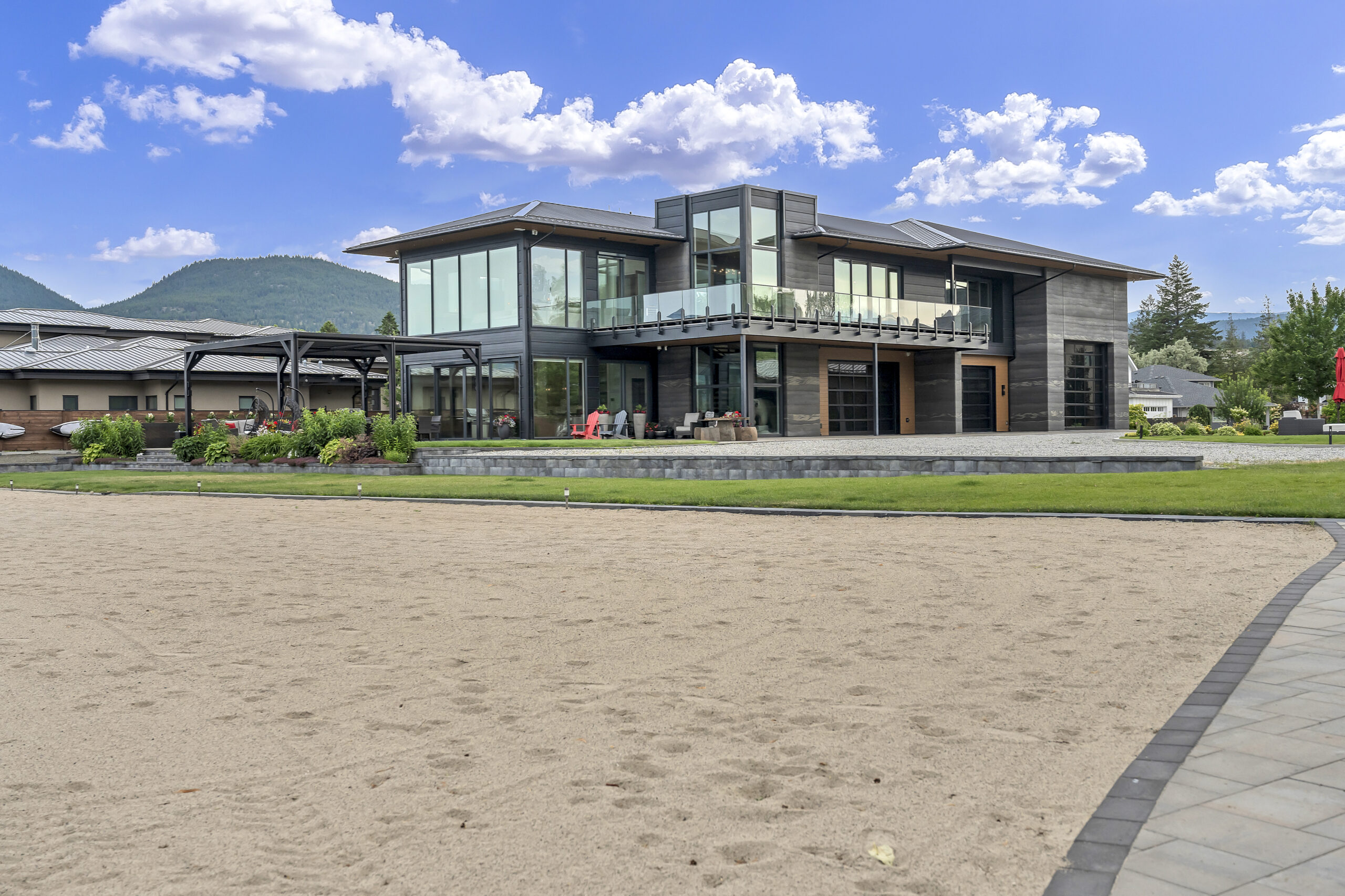 5849 Dale Avenue Summerland V0H 1Z9