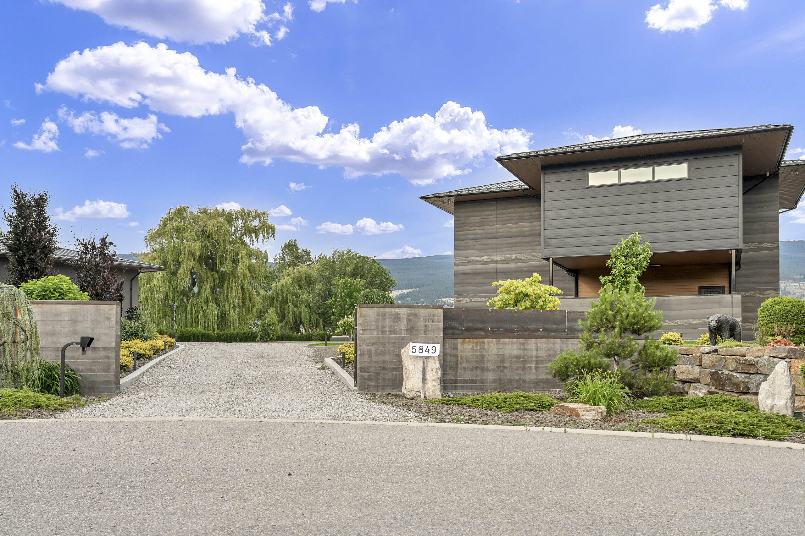 5849 Dale Avenue Summerland V0H 1Z9