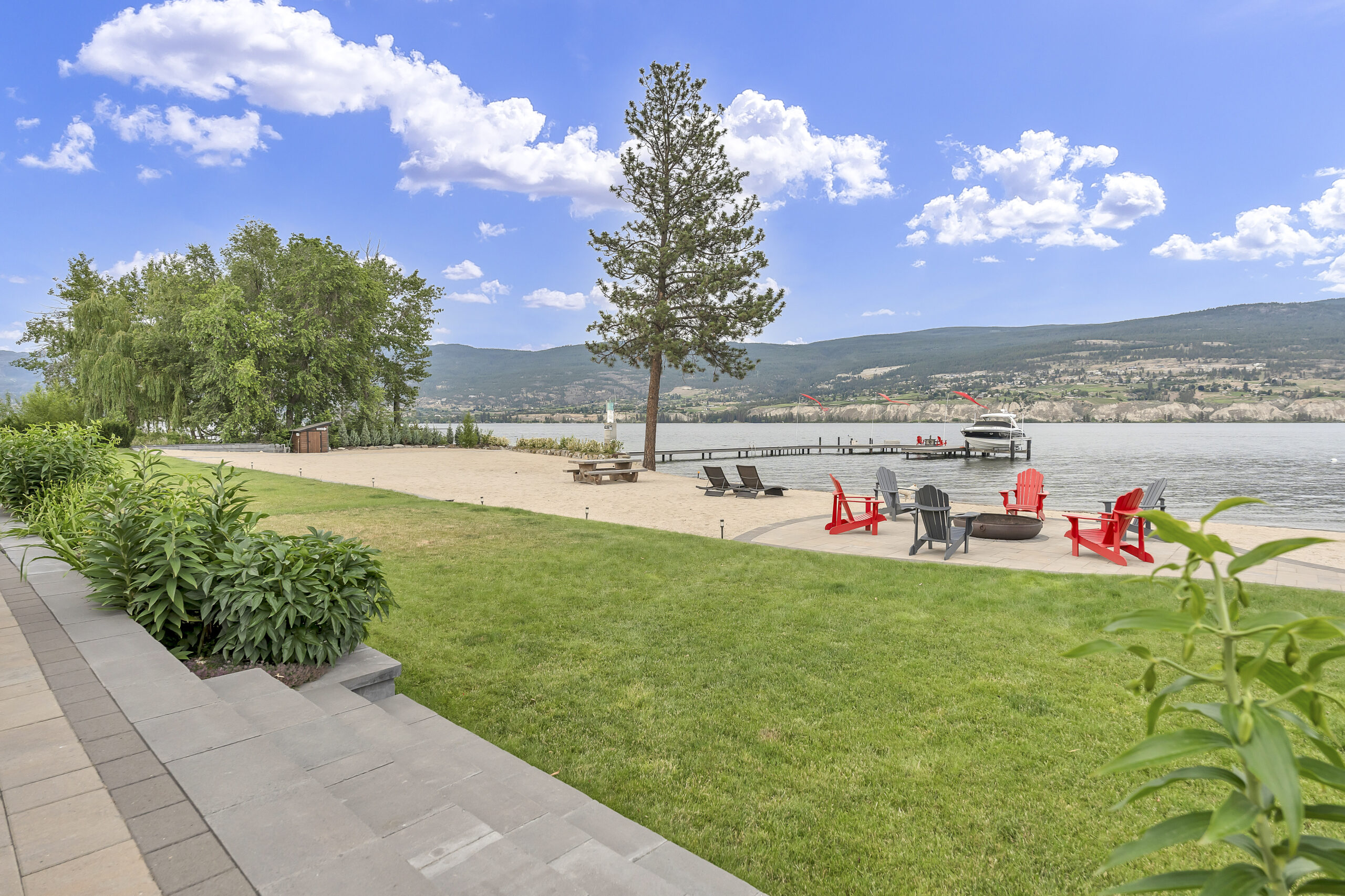 5849 Dale Avenue Summerland V0H 1Z9