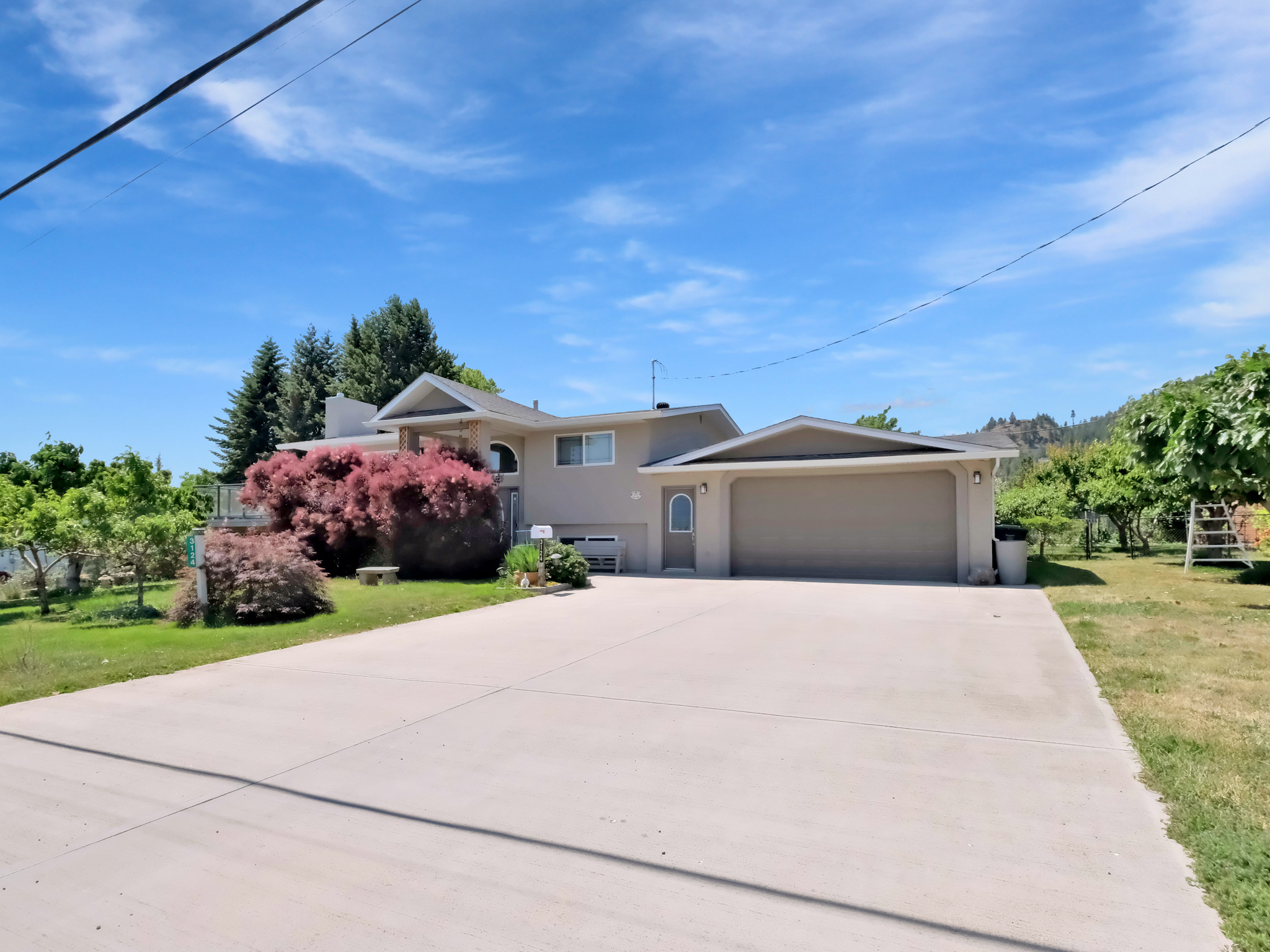 3124 Cox Road West Kelowna V1Z 2B4