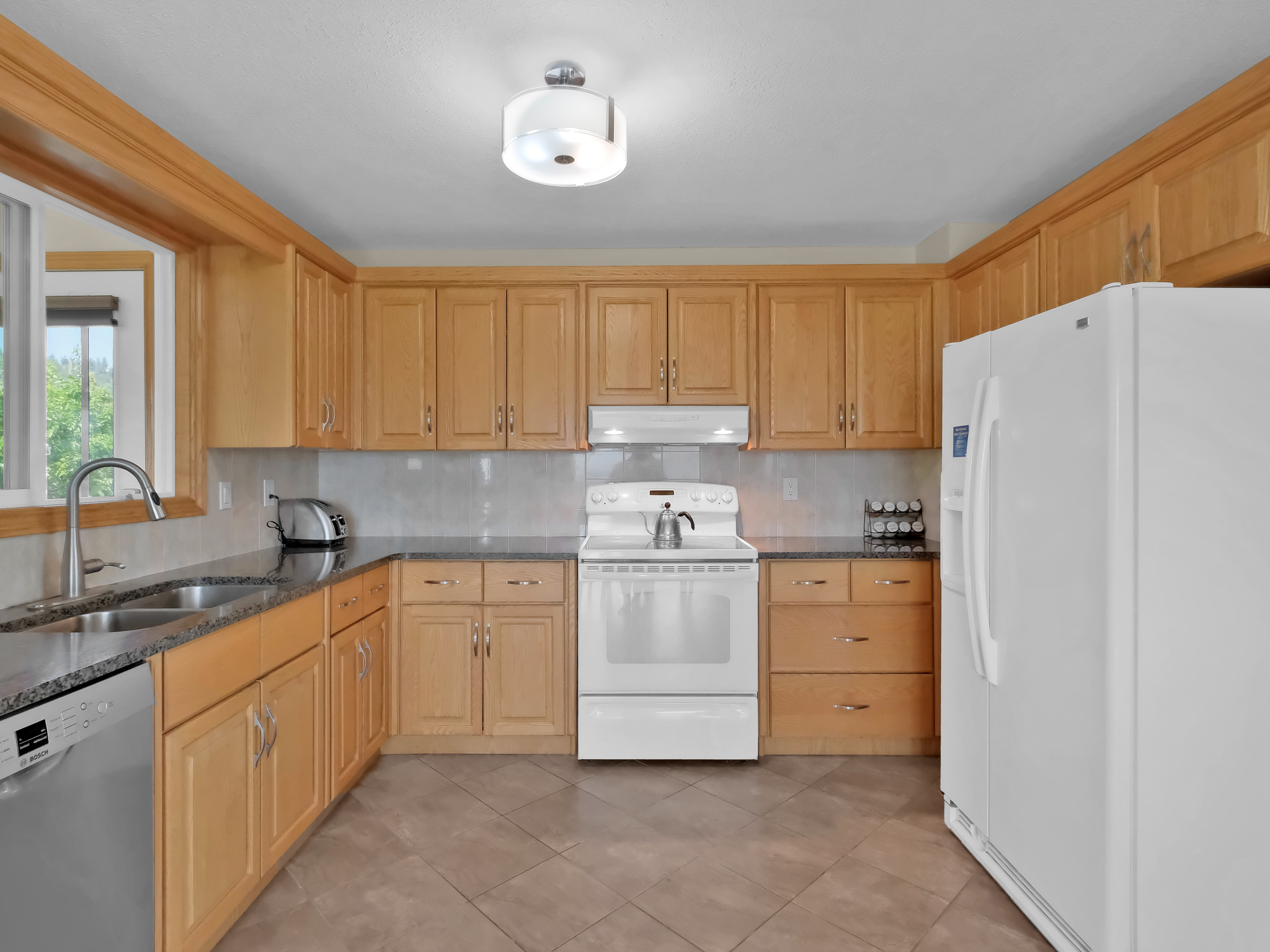 3124 Cox Road West Kelowna V1Z 2B4