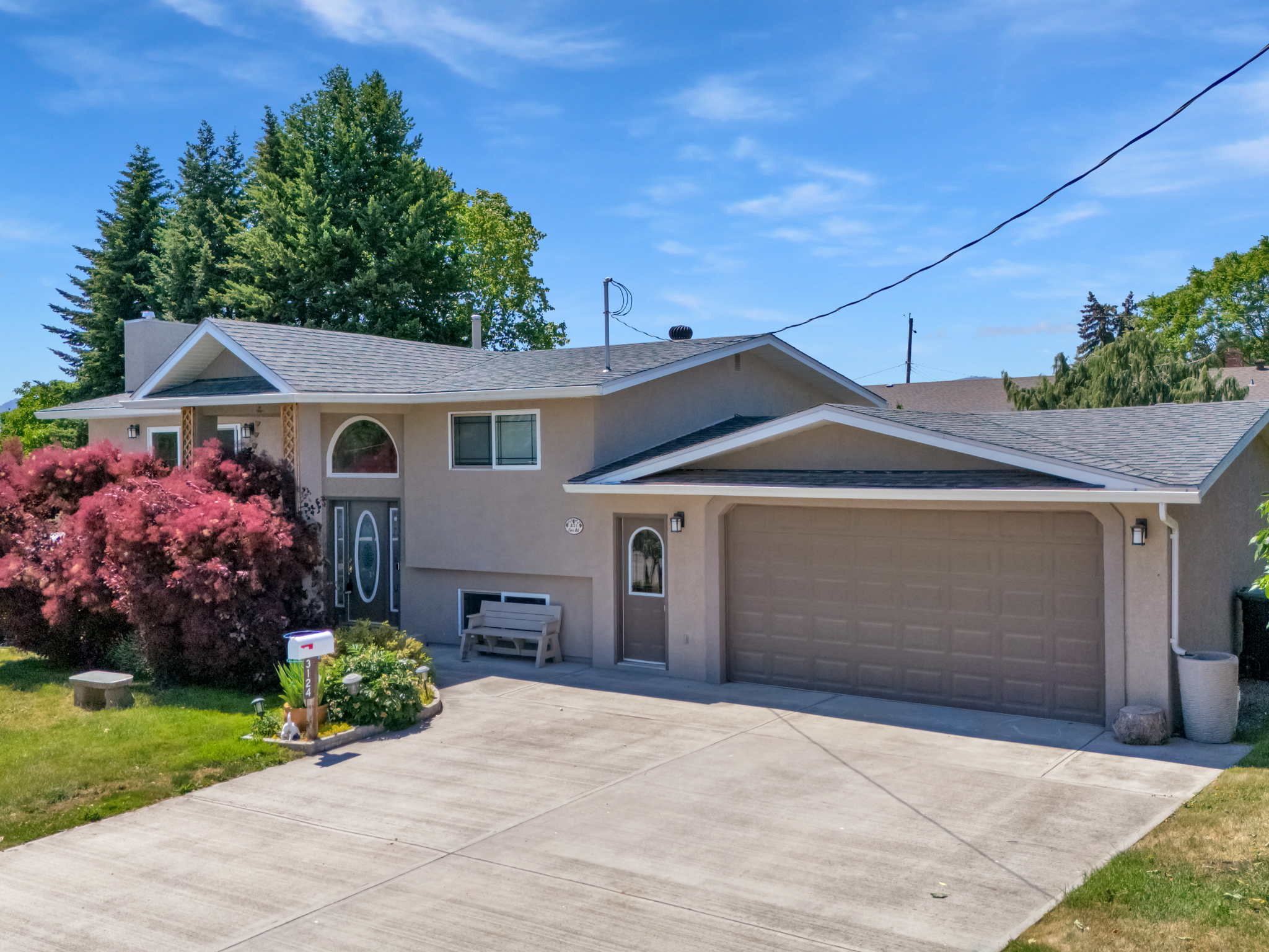 3124 Cox Road West Kelowna V1Z 2B4