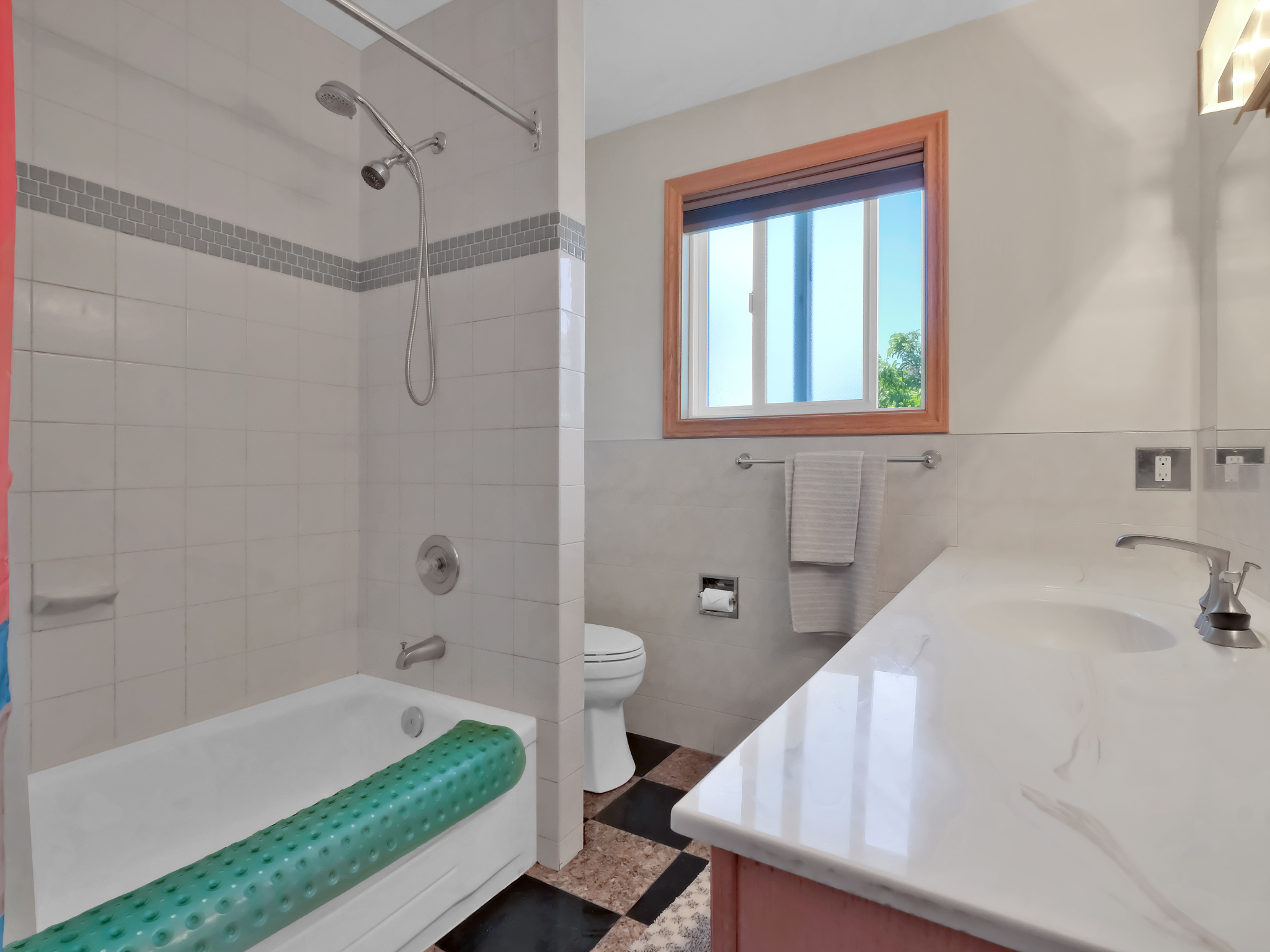 3124 Cox Road West Kelowna V1Z 2B4