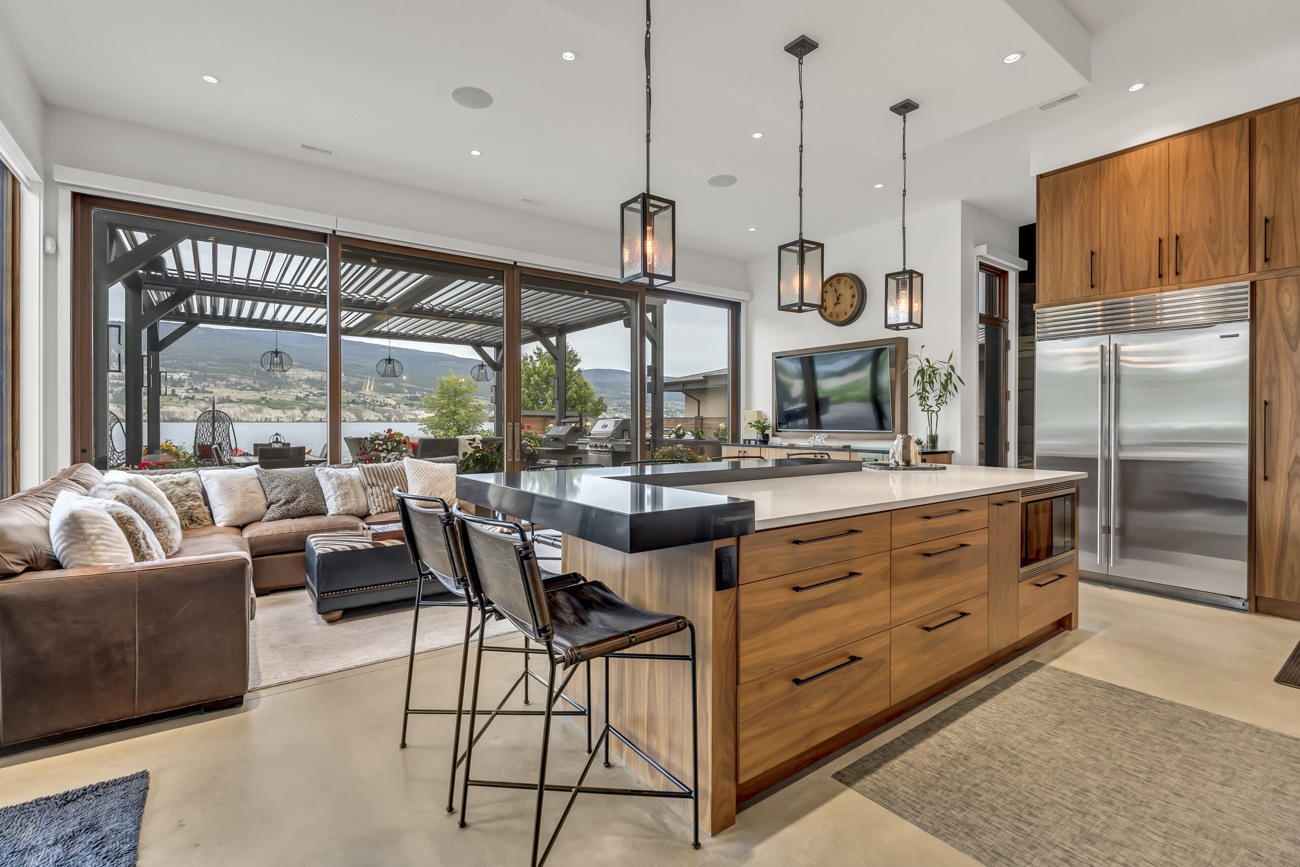 5849 Dale Avenue Summerland V0H 1Z9
