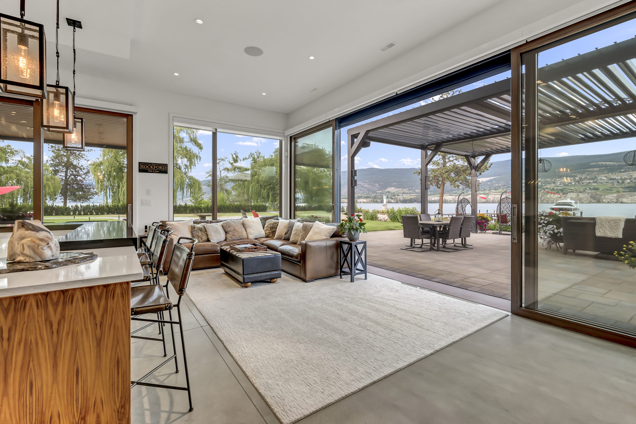 5849 Dale Avenue Summerland V0H 1Z9