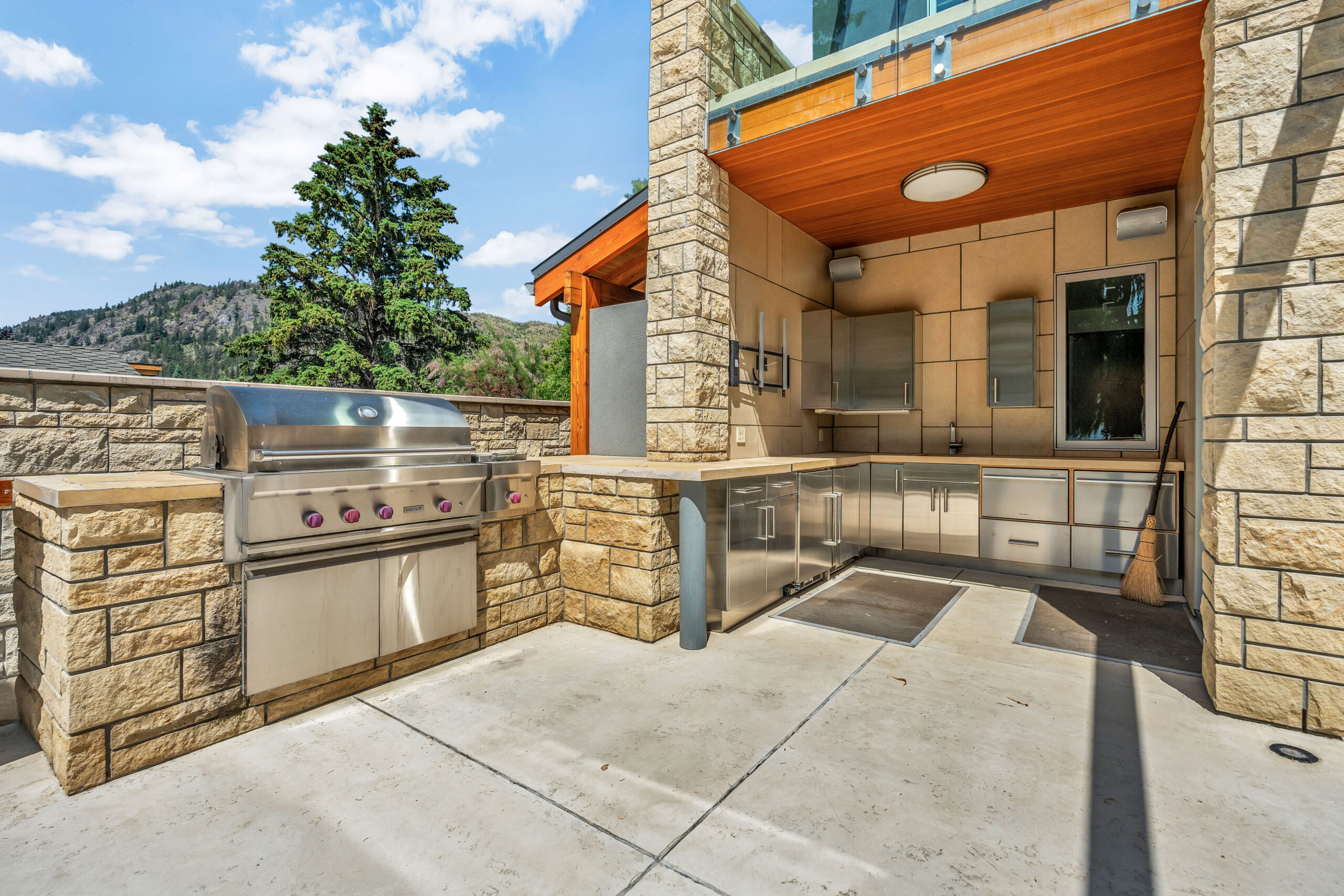 2463 Whitworth Road West Kelowna V4T 2K5