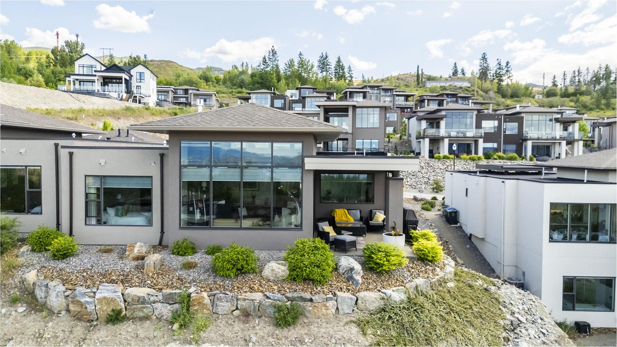 484 Sparrow Hawk Court Kelowna V1W 0A6