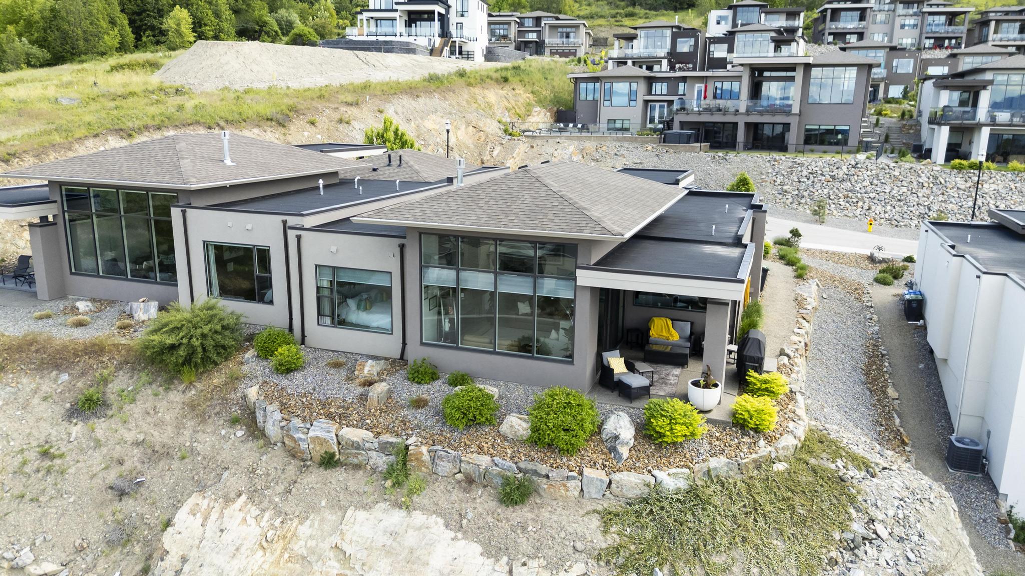 484 Sparrow Hawk Court Kelowna V1W 0A6