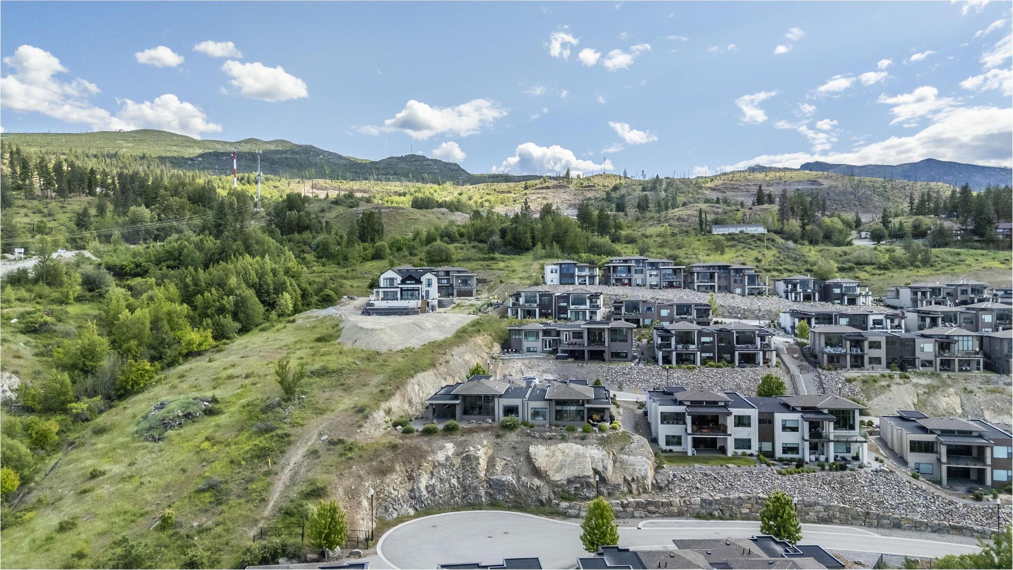 484 Sparrow Hawk Court Kelowna V1W 0A6