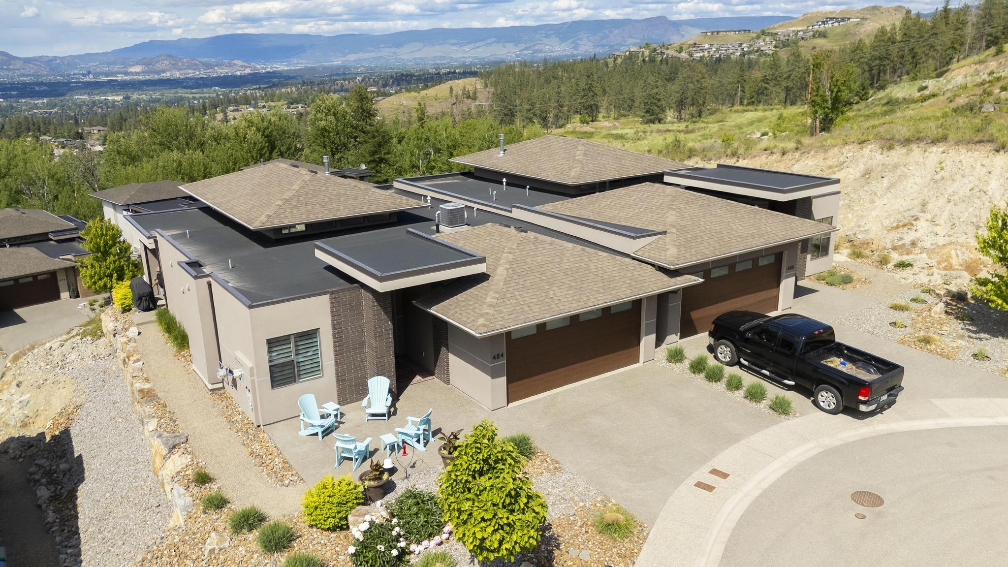 484 Sparrow Hawk Court Kelowna V1W 0A6