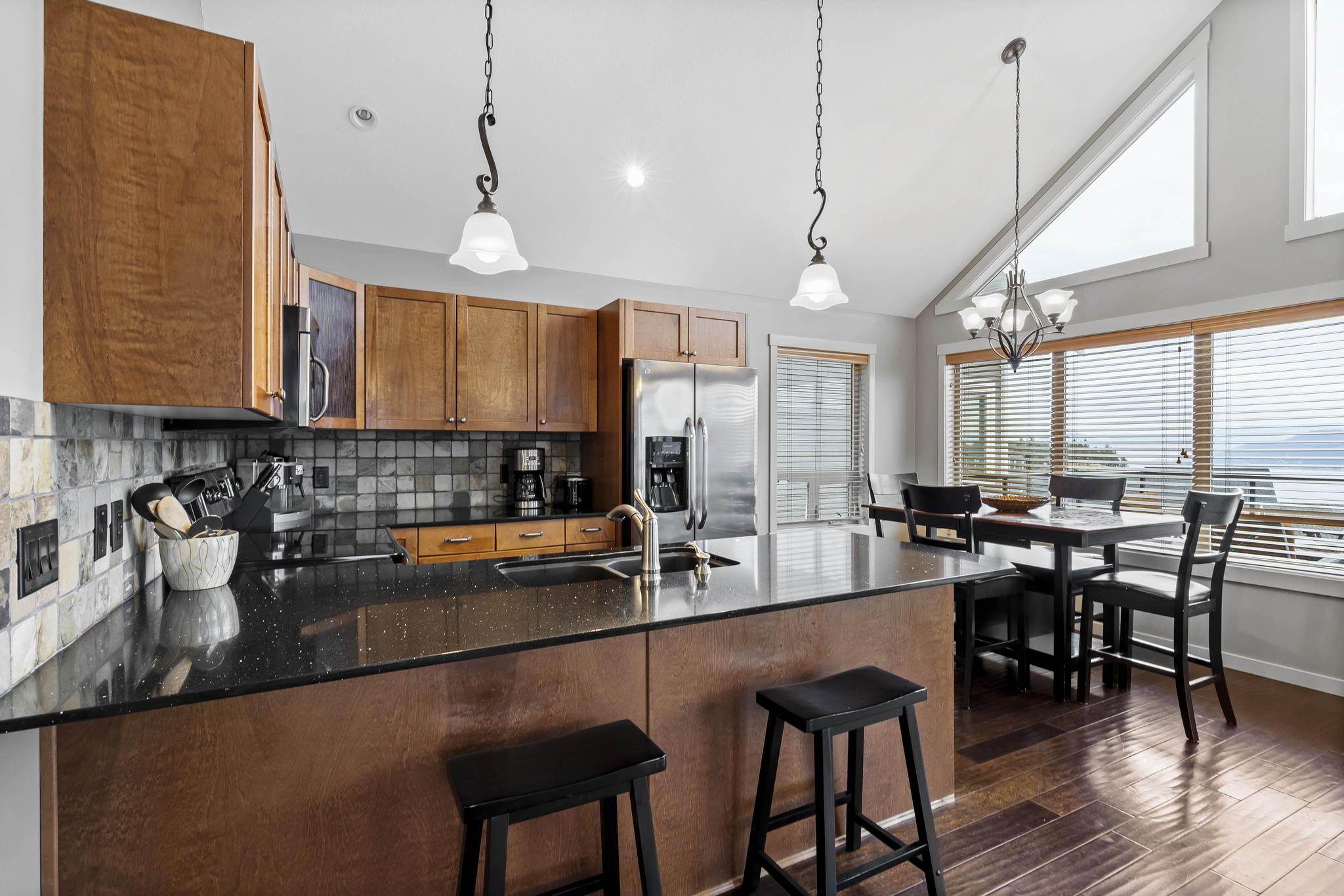 6953 Terazona Drive Kelowna V1Z 3R8