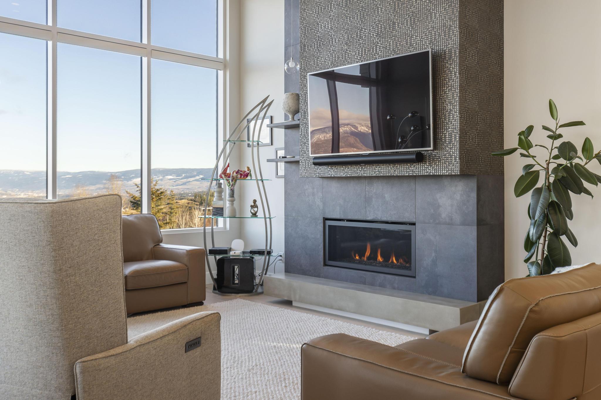 484 Sparrow Hawk Court Kelowna V1W 0A6