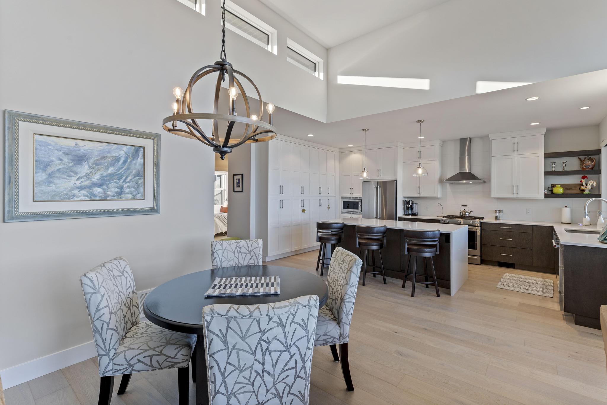 484 Sparrow Hawk Court Kelowna V1W 0A6