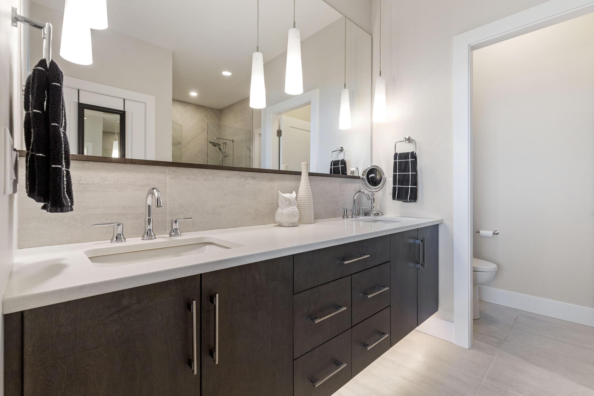 484 Sparrow Hawk Court Kelowna V1W 0A6