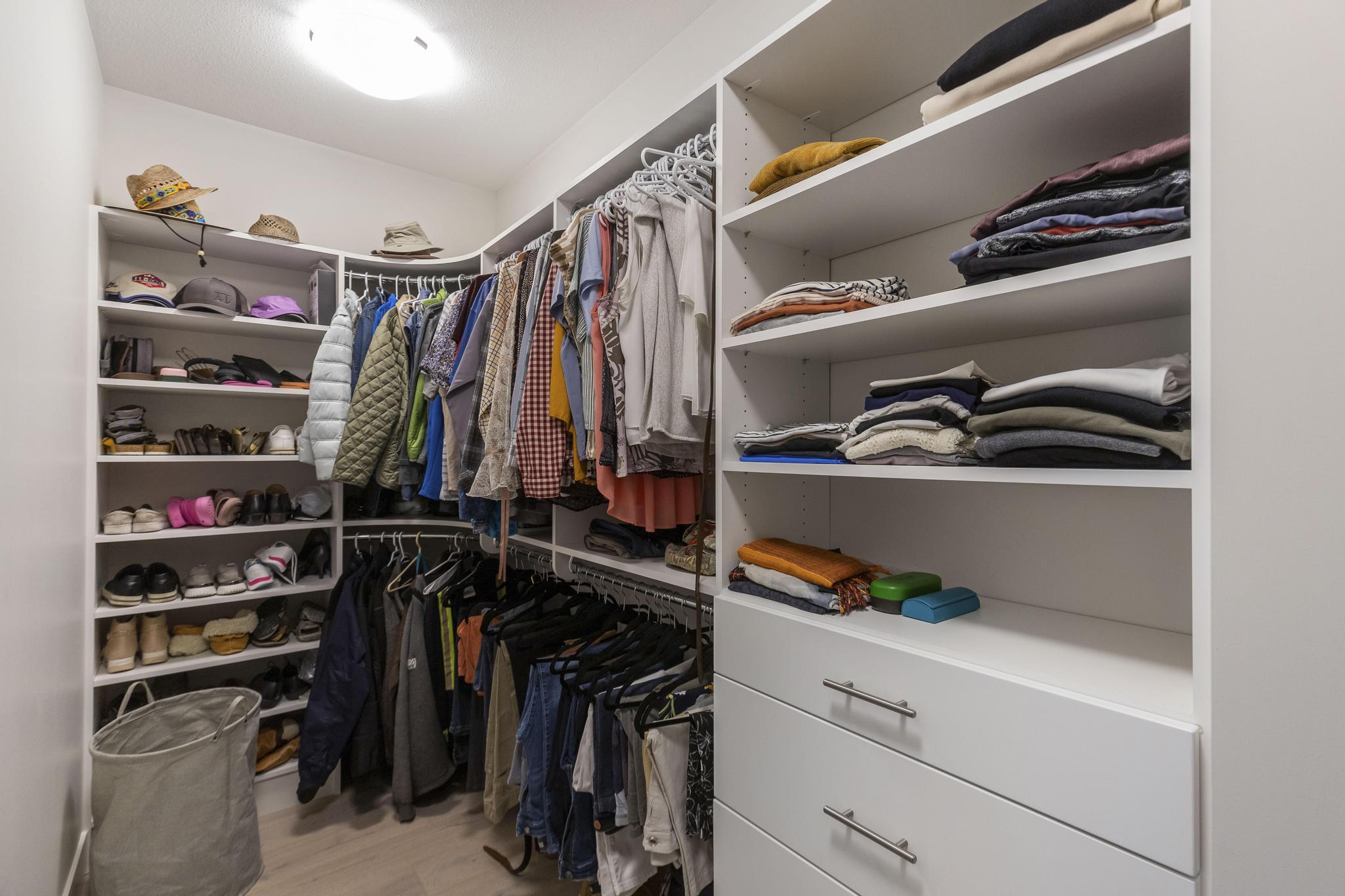 484 Sparrow Hawk Court Kelowna V1W 0A6