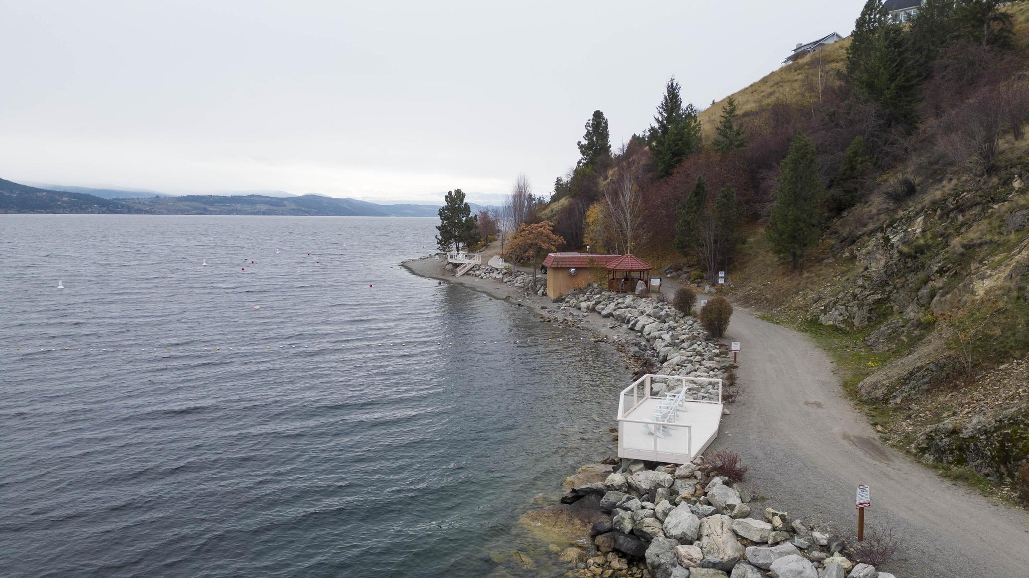 6953 Terazona Drive Kelowna V1Z 3R8