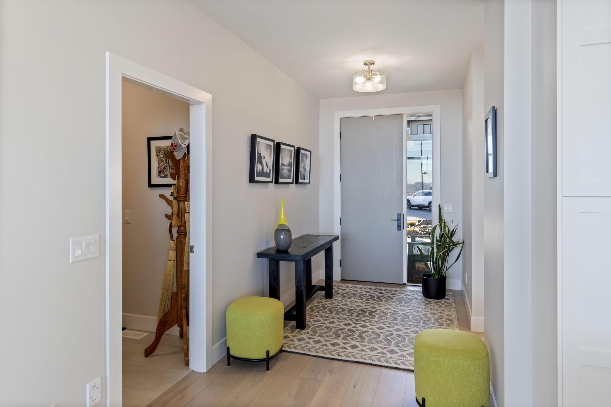 484 Sparrow Hawk Court Kelowna V1W 0A6