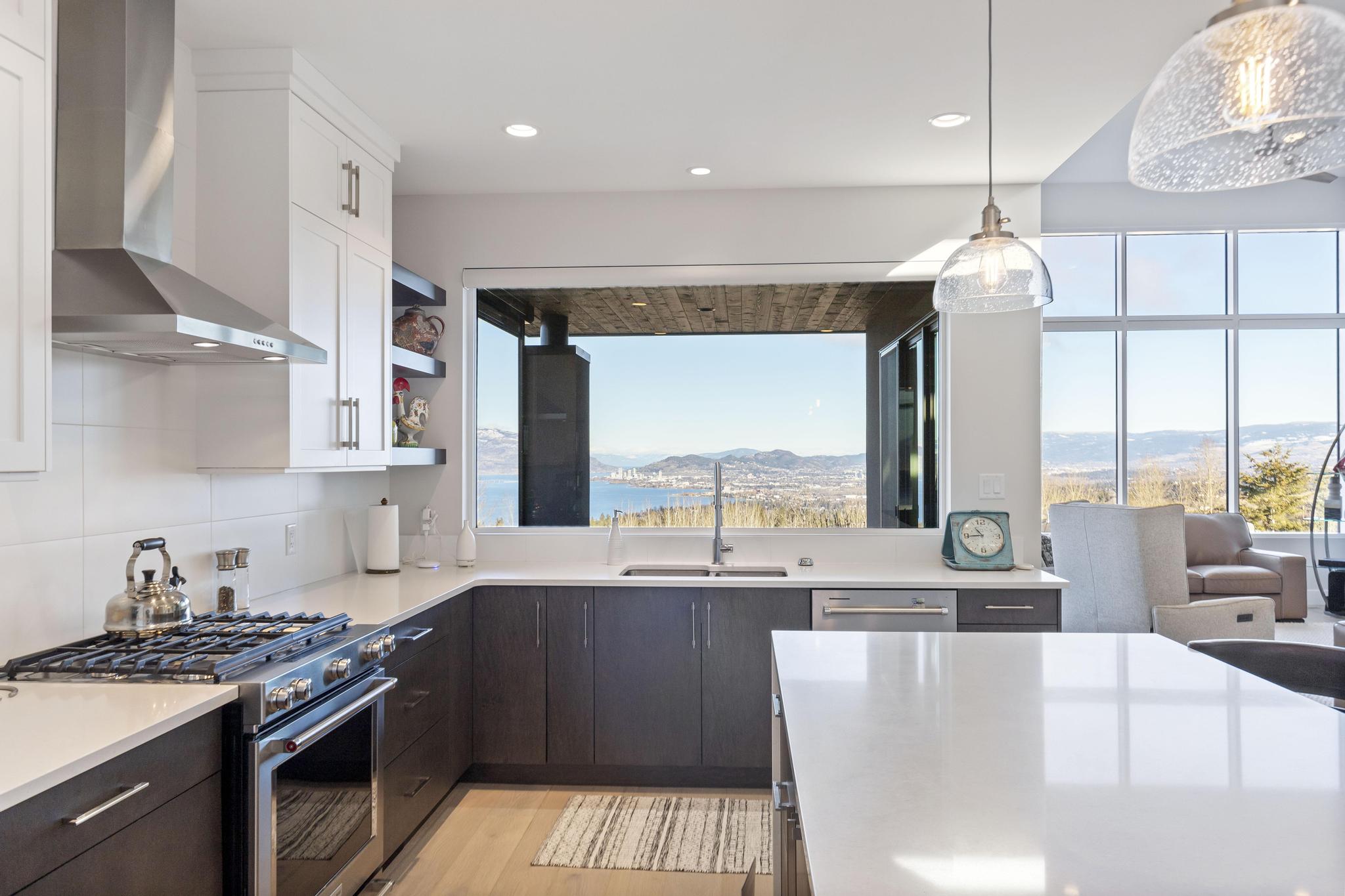 484 Sparrow Hawk Court Kelowna V1W 0A6