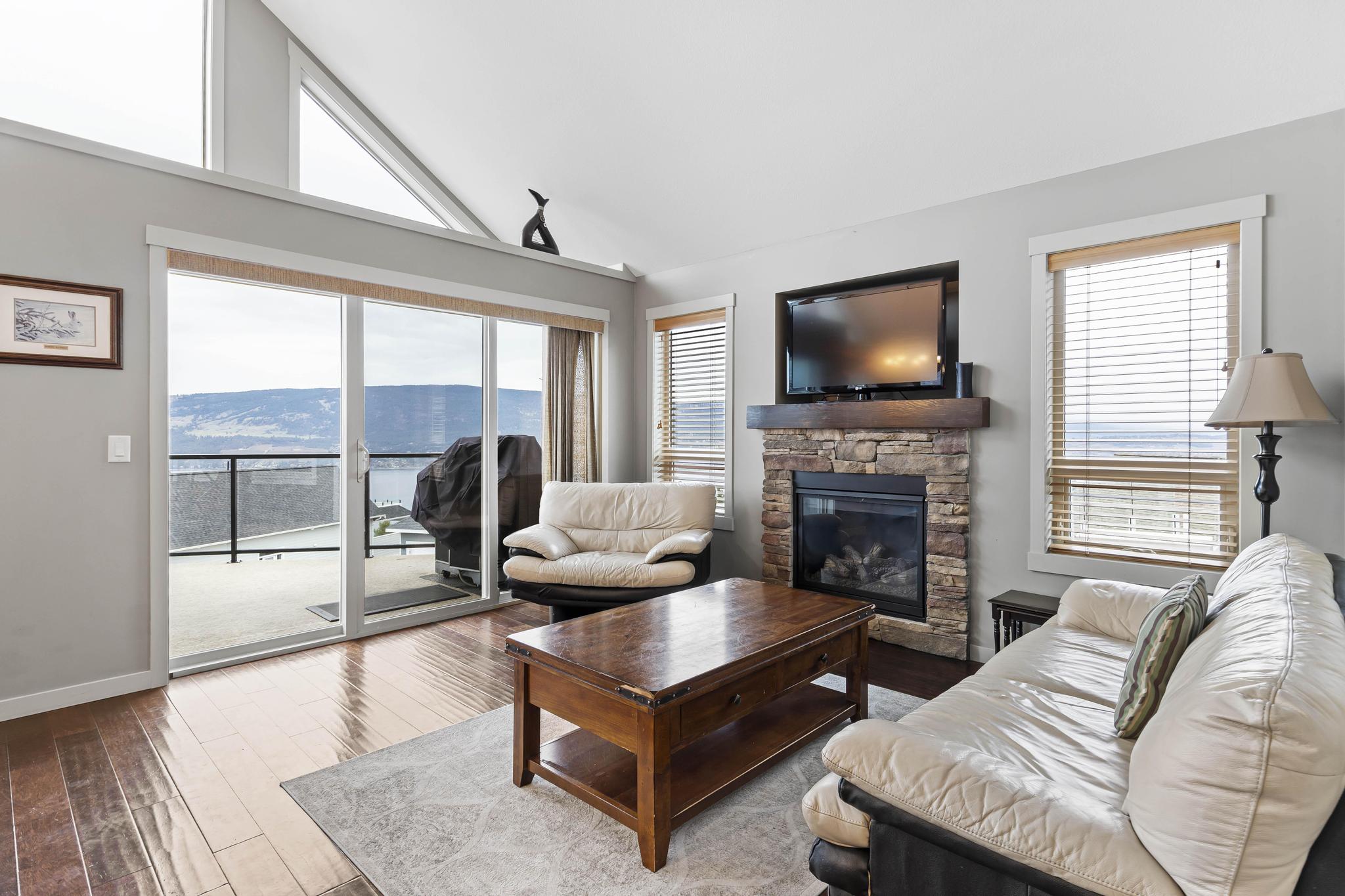 6953 Terazona Drive Kelowna V1Z 3R8