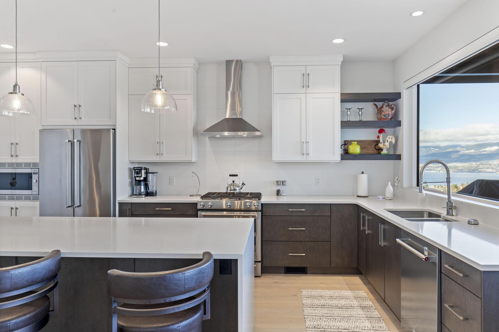 484 Sparrow Hawk Court Kelowna V1W 0A6