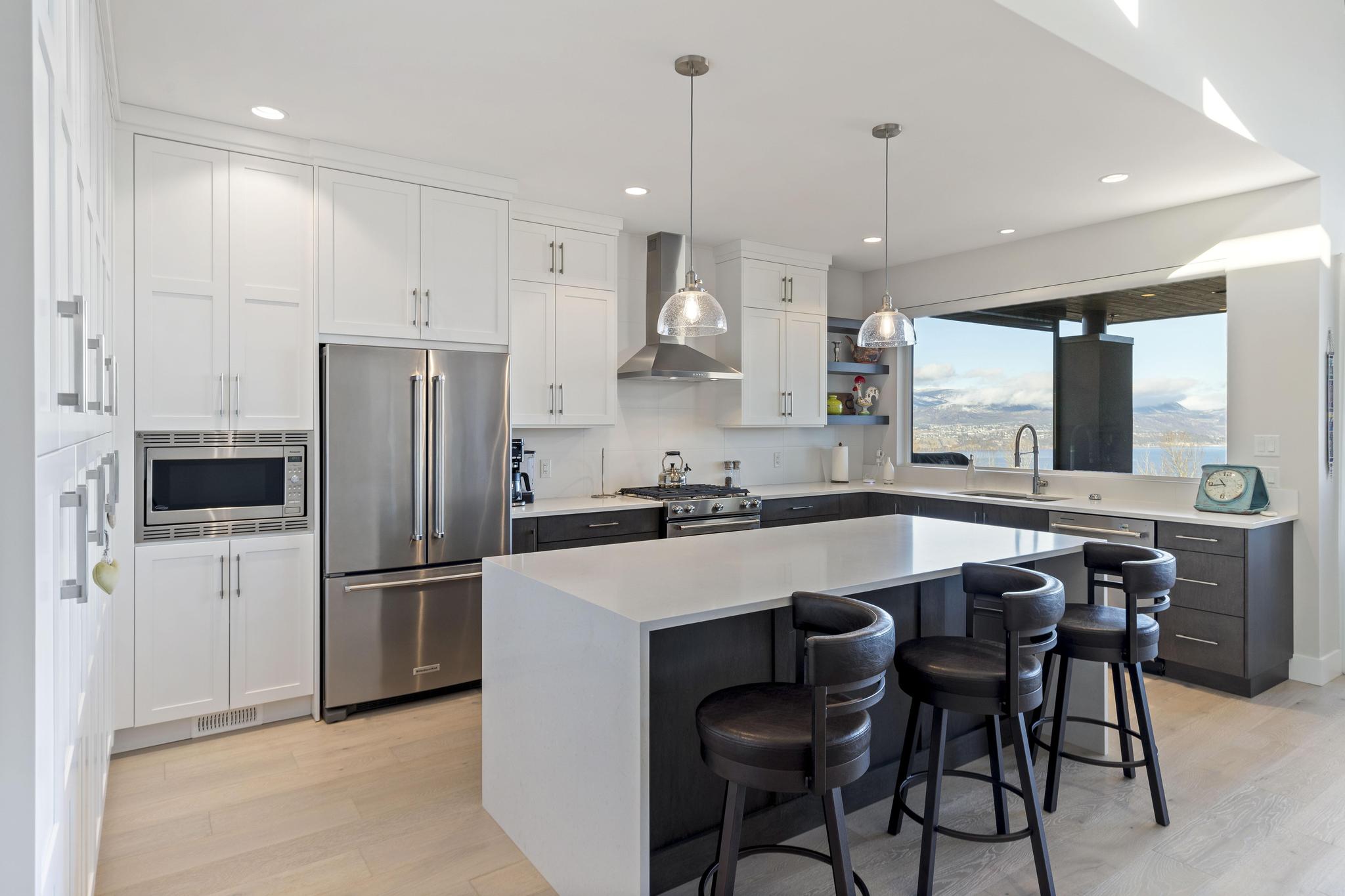 484 Sparrow Hawk Court Kelowna V1W 0A6