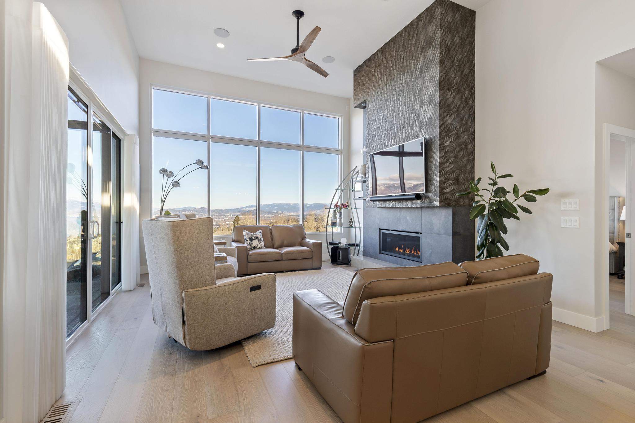 484 Sparrow Hawk Court Kelowna V1W 0A6