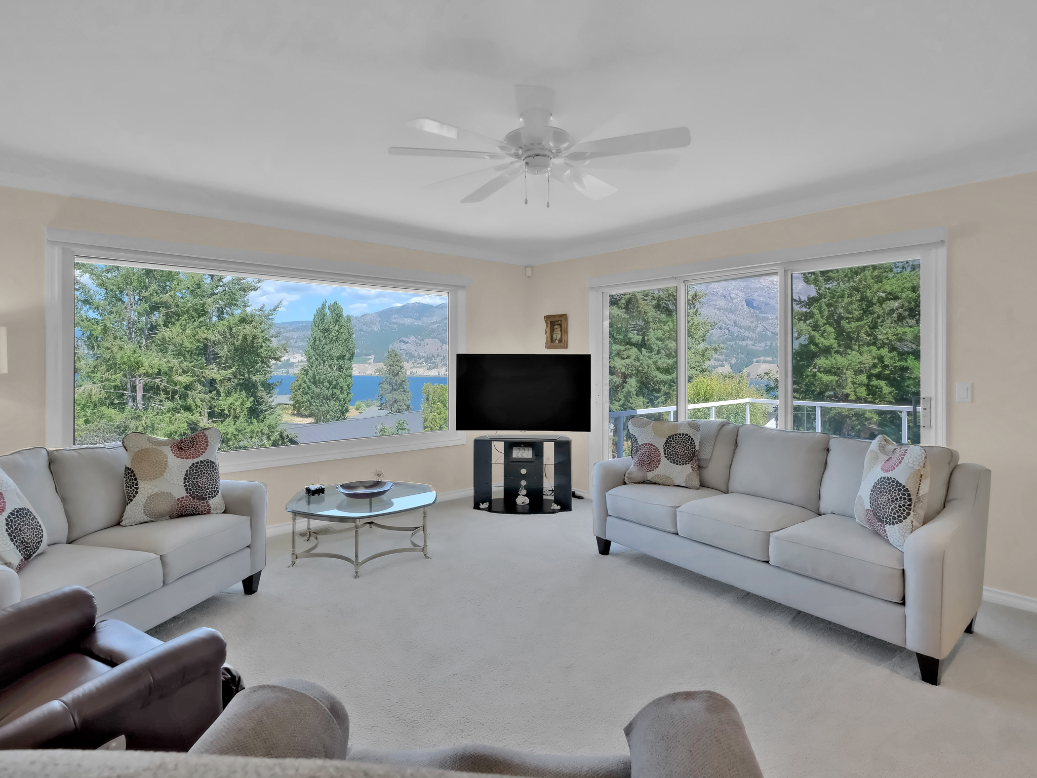 690 Pineview Drive Kaleden V0H 1K0