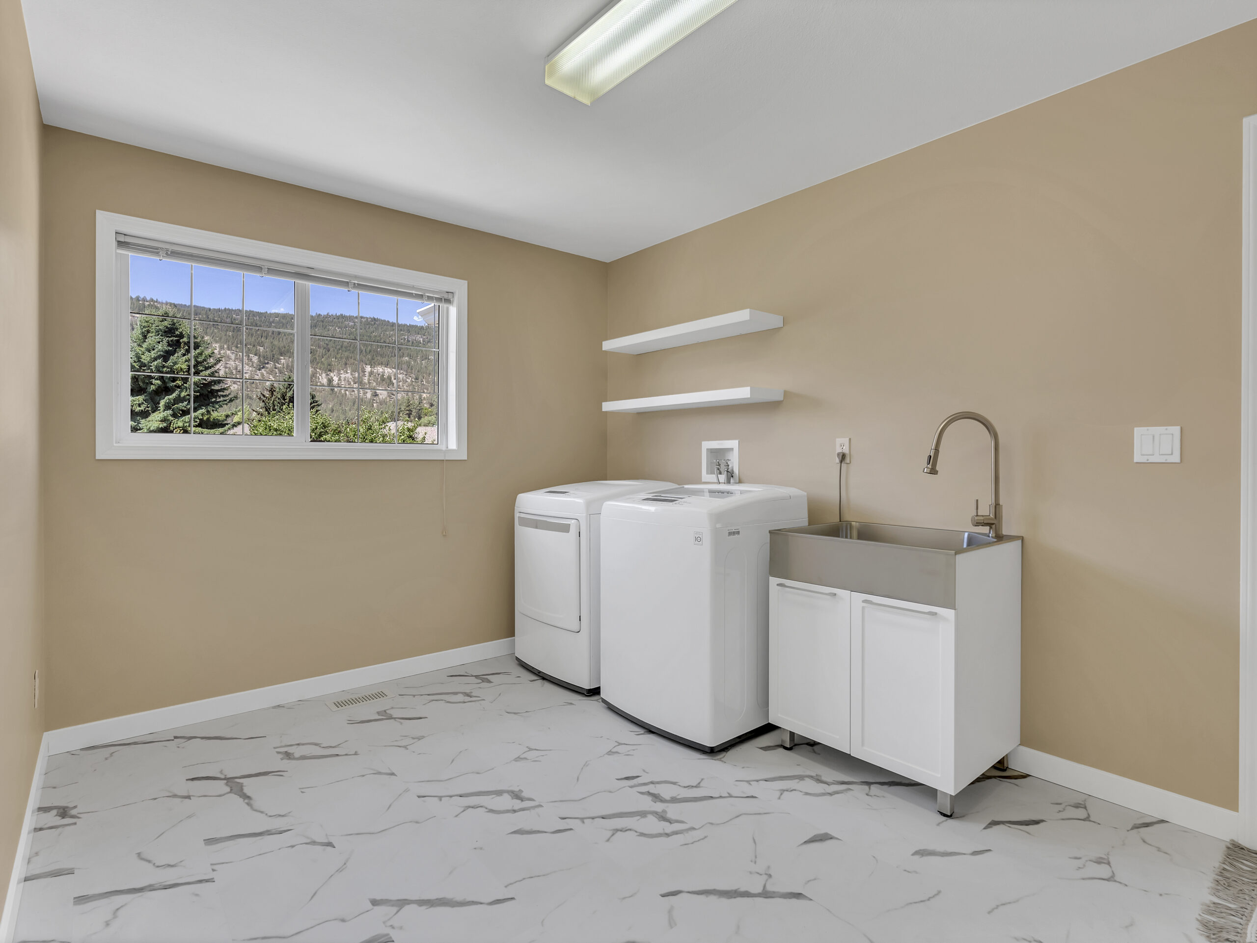 1893 Sandstone Drive Penticton V2A 8Y6