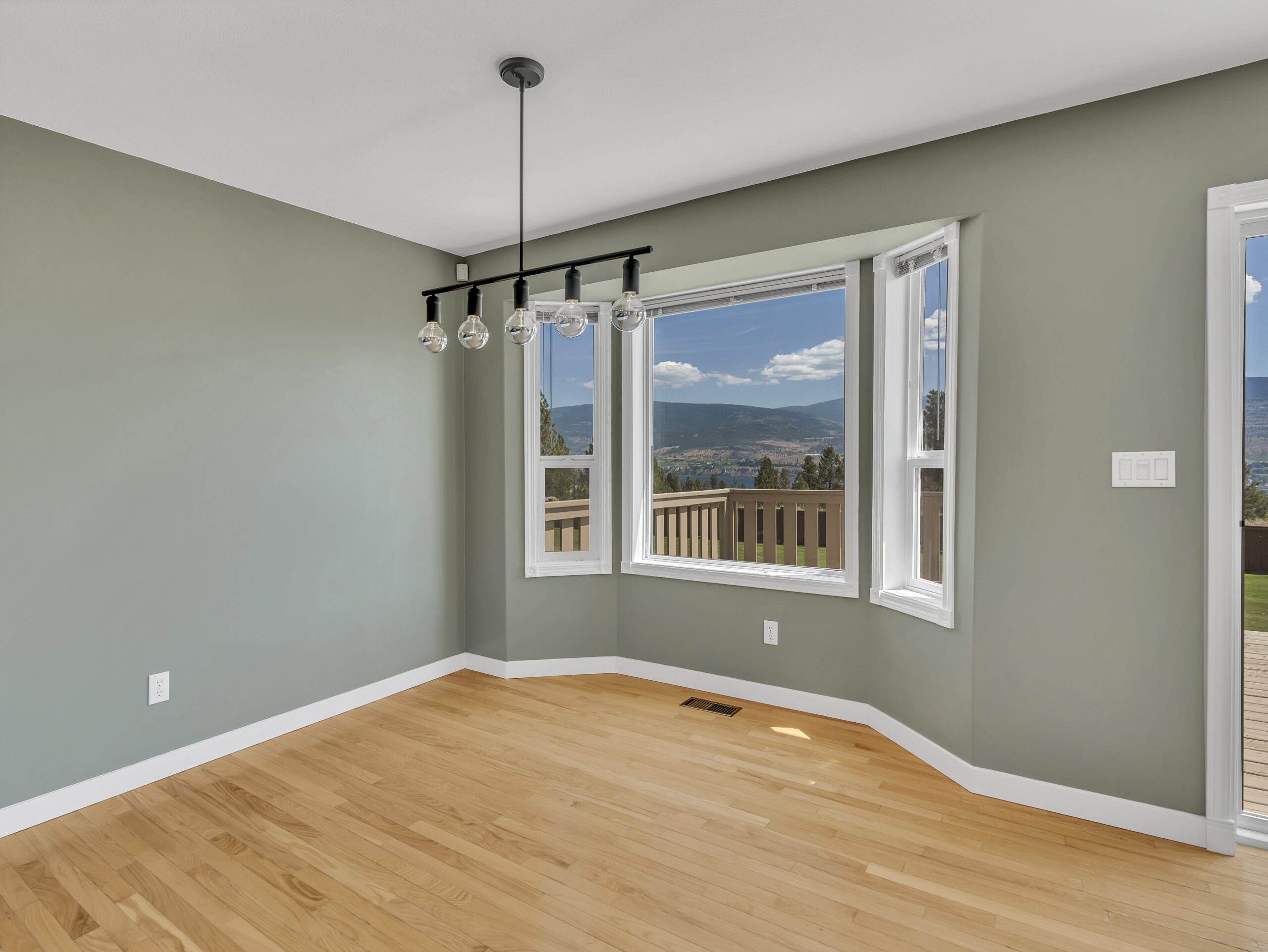 1893 Sandstone Drive Penticton V2A 8Y6