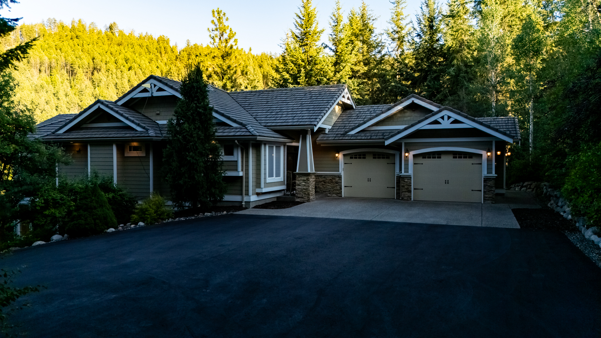 2011 Parkwood Drive Coldstream V1B 3Y4