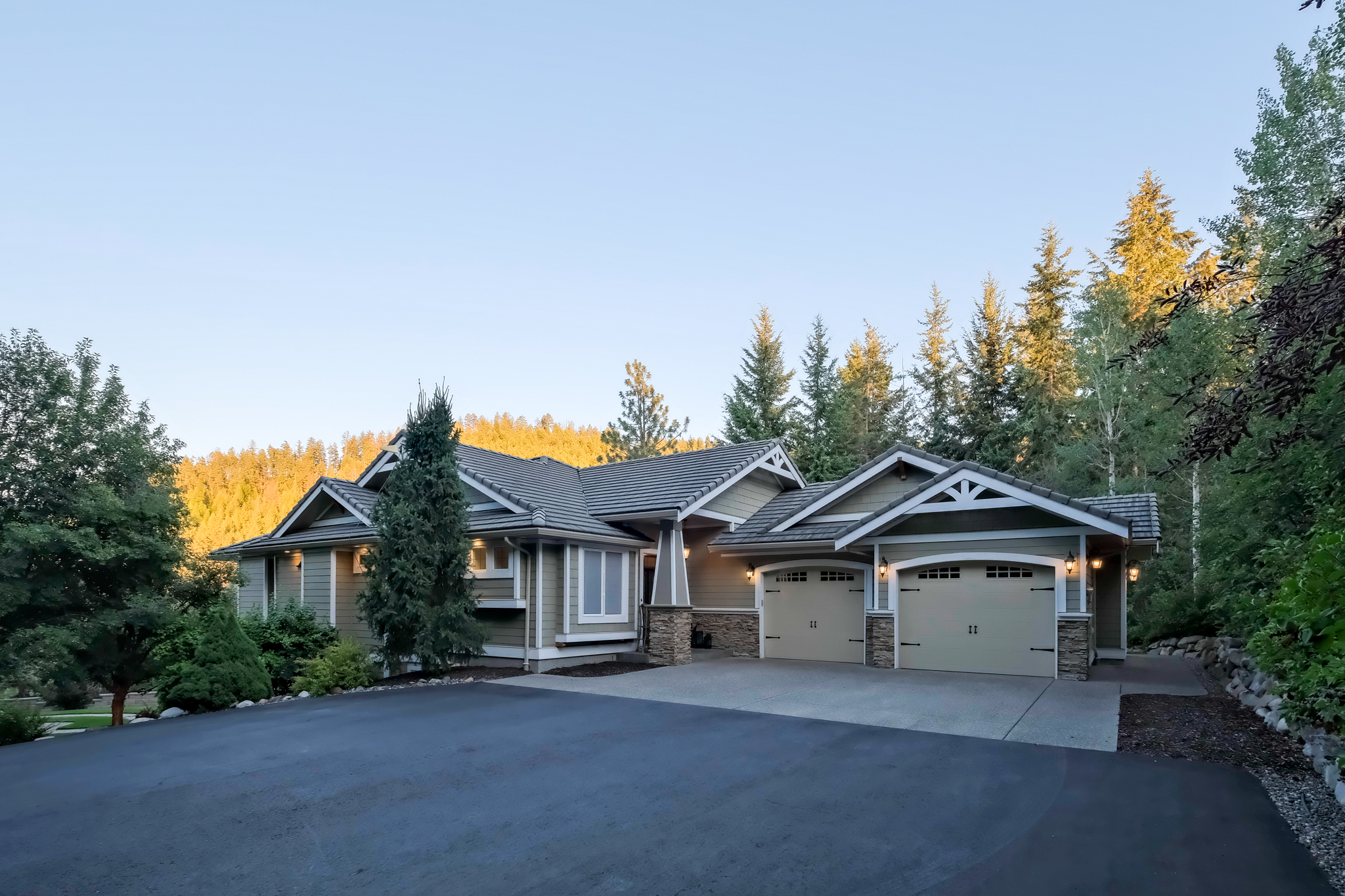 2011 Parkwood Drive Coldstream V1B 3Y4