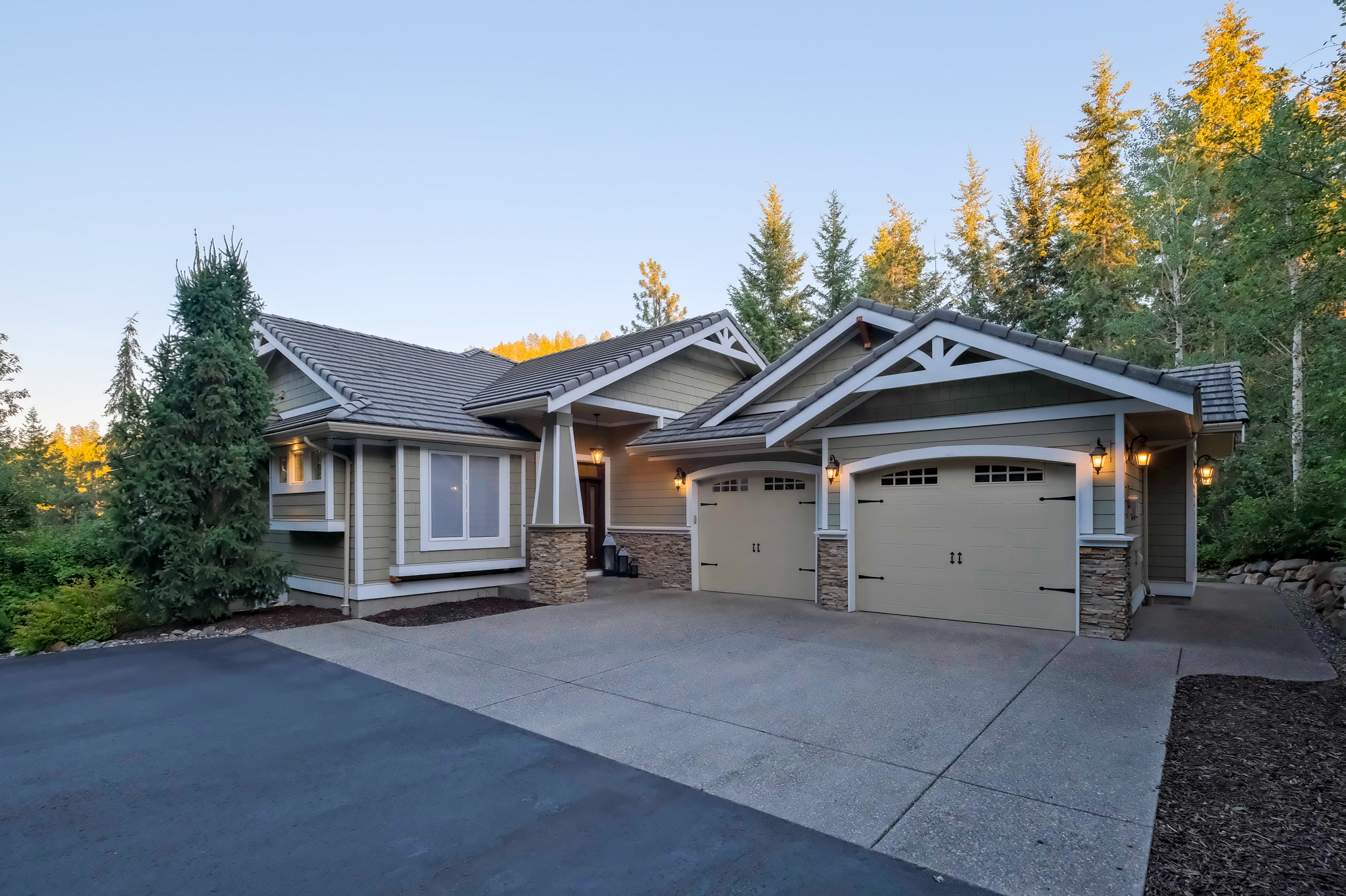 2011 Parkwood Drive Coldstream V1B 3Y4