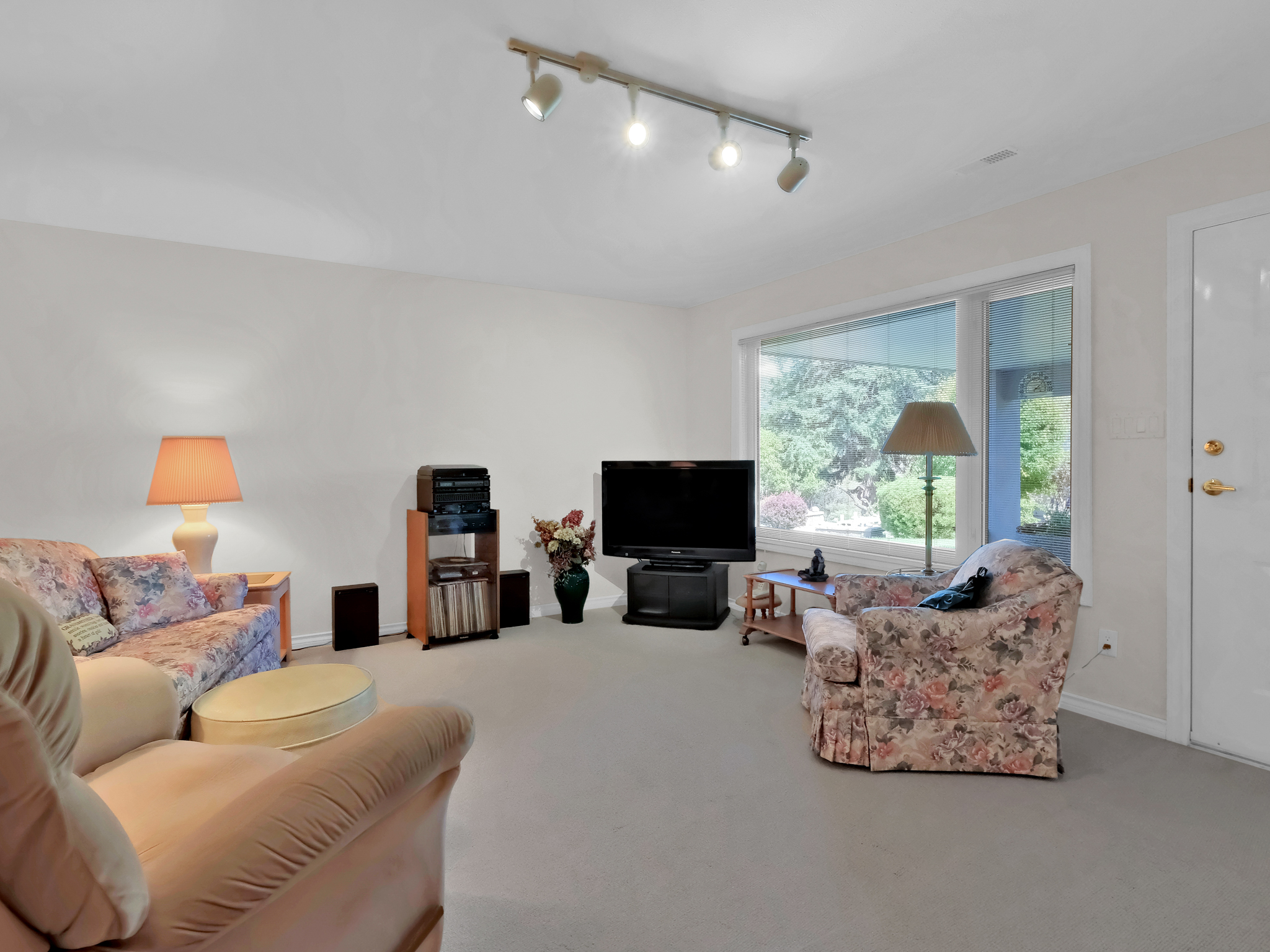 690 Pineview Drive Kaleden V0H 1K0