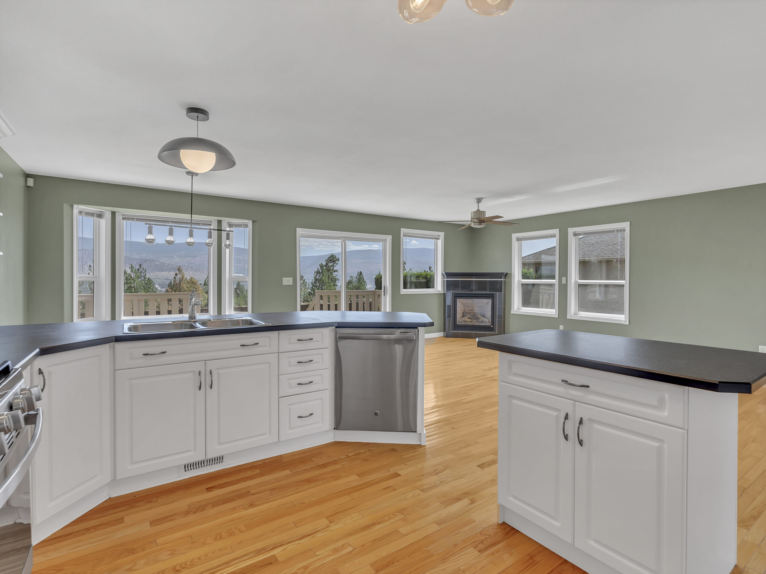 1893 Sandstone Drive Penticton V2A 8Y6